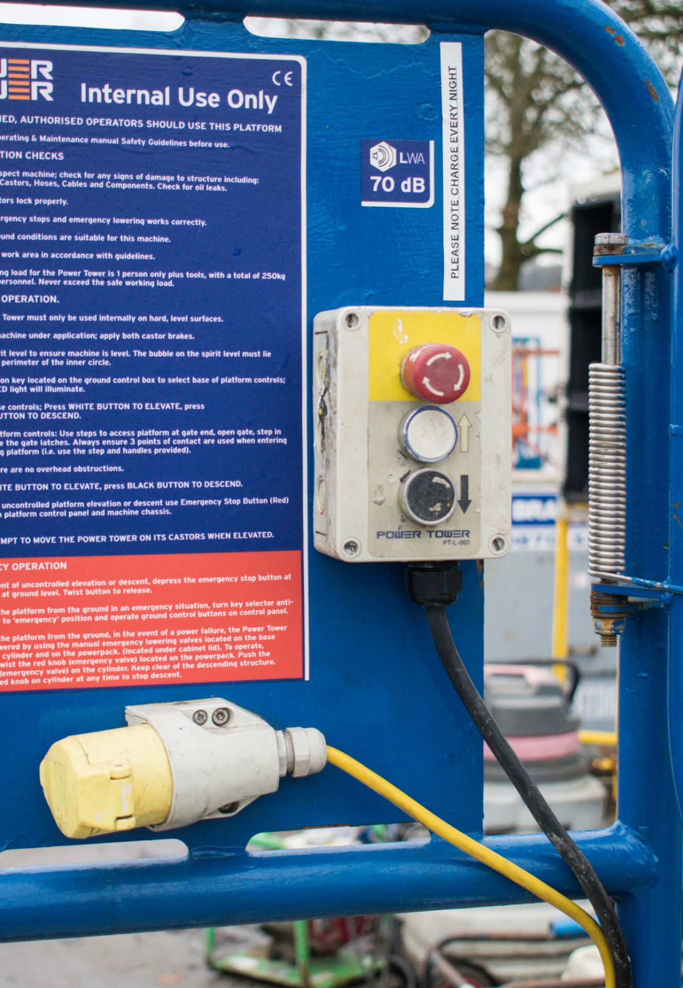 Power Tower battery electric push along scissor lift Year: 2009 08PT0013 - Image 6 of 6