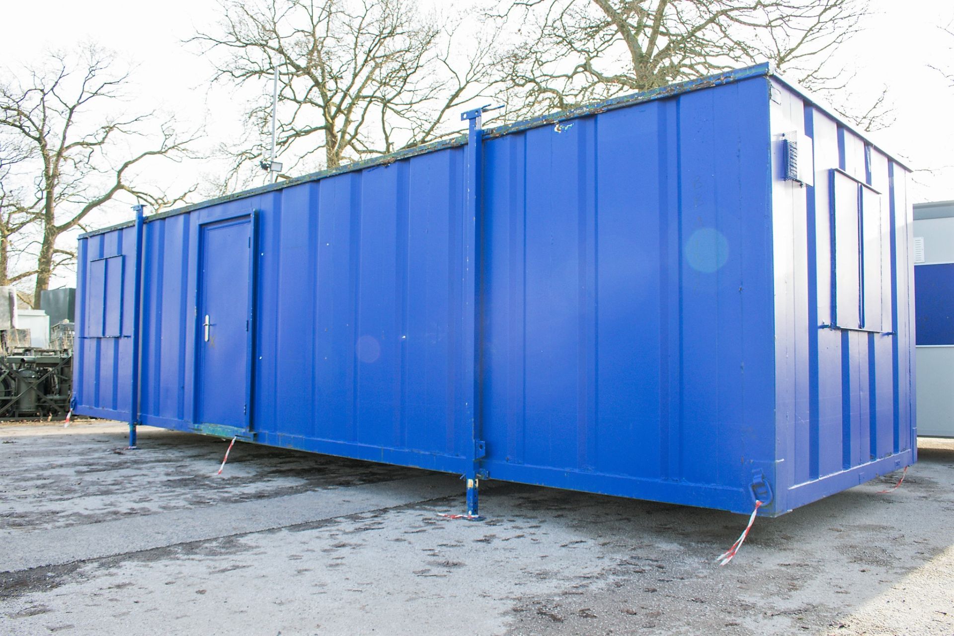 32 ft x 10 ft steel anti vandal office site unit Comprising of: office room & kitchen area c/w - Image 2 of 7