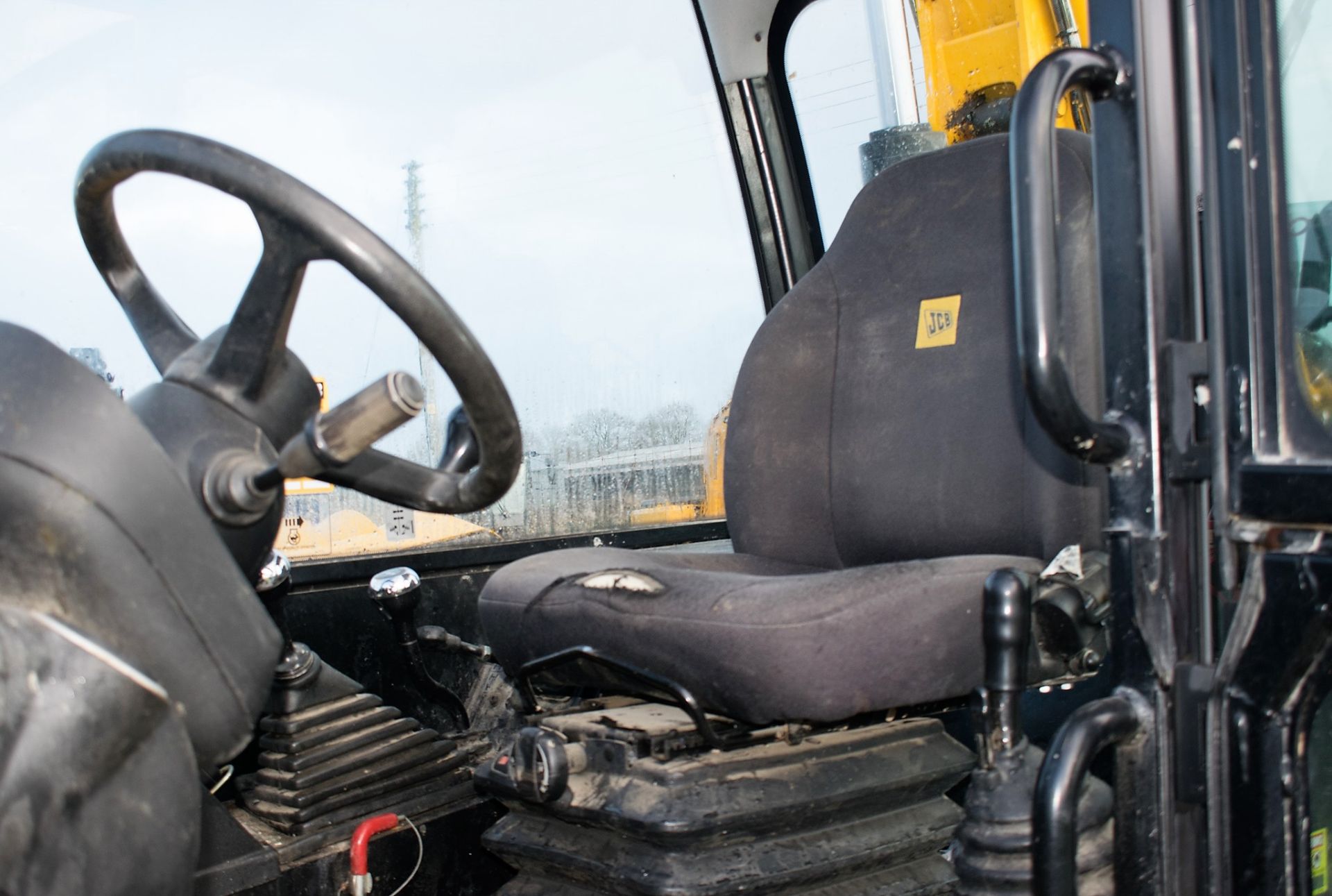 JCB 535-125 12.5 metre telescopic handler Year: 2015 S/N: 2350833 Recorded Hours: 2343 c/w sway - Image 19 of 20