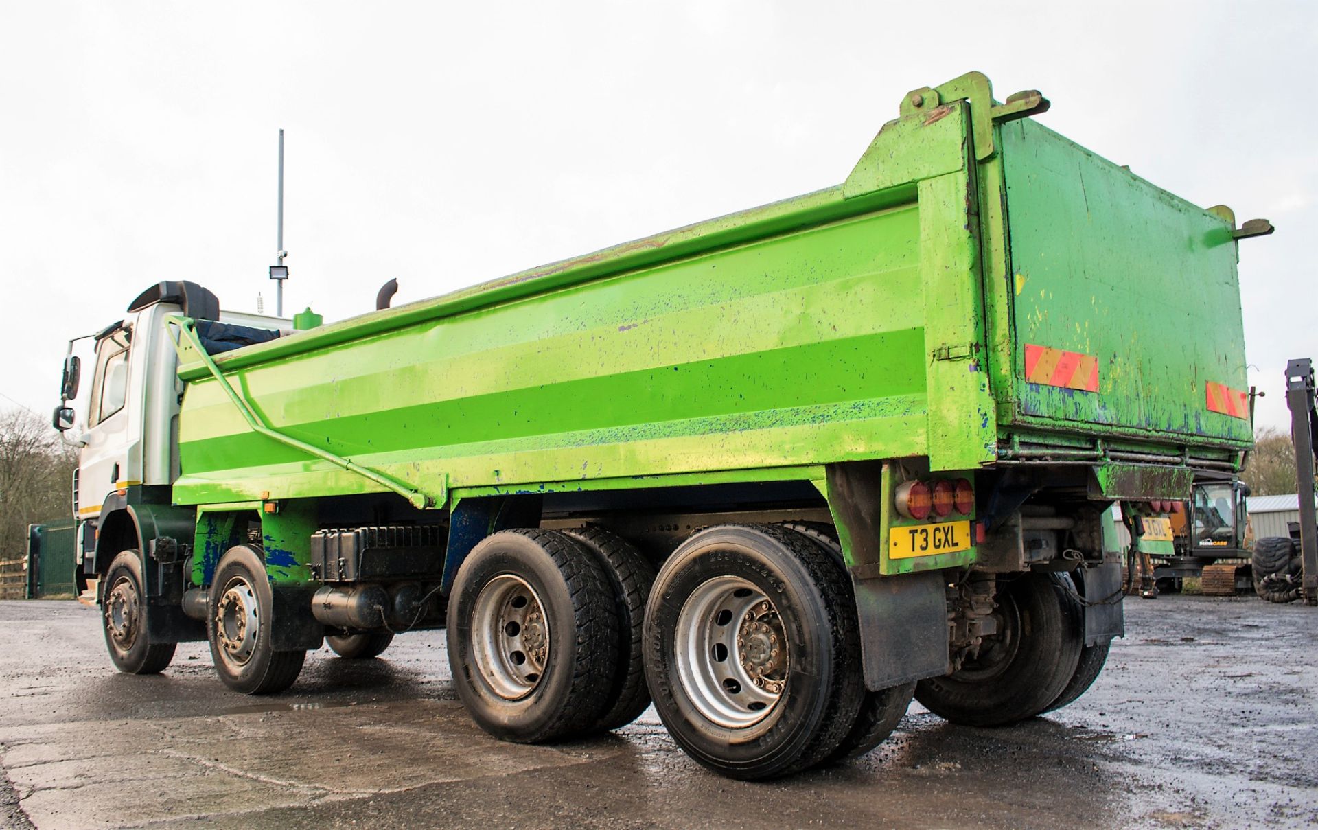 DAF CF 85.340 32 tonne 8 wheel tipper lorry Registration Number: T3 GXL Date of Registration: 17/ - Image 3 of 14