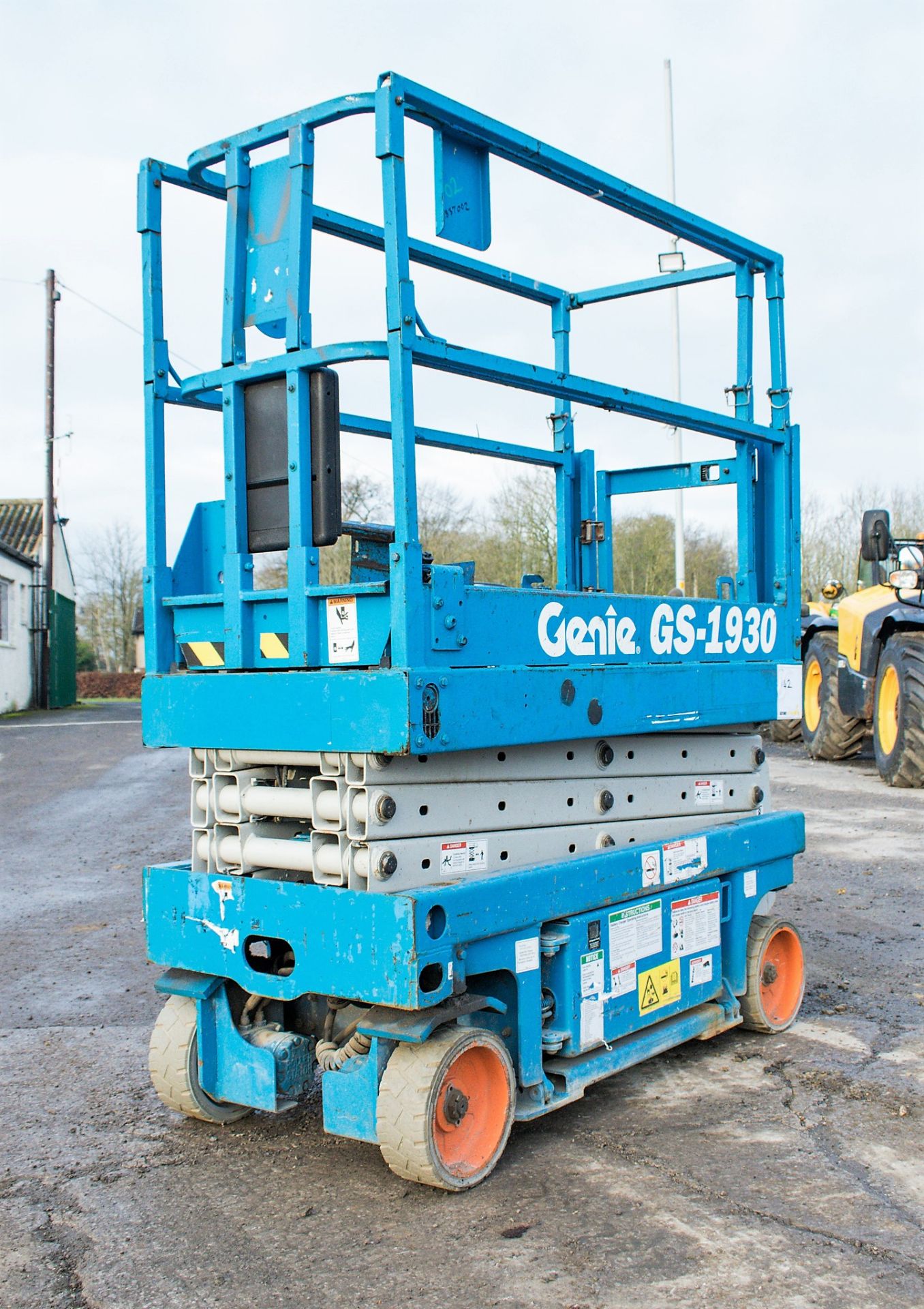 Genie GS1930 battery electric scissor lift Recorded Hours: 474 0883-7002