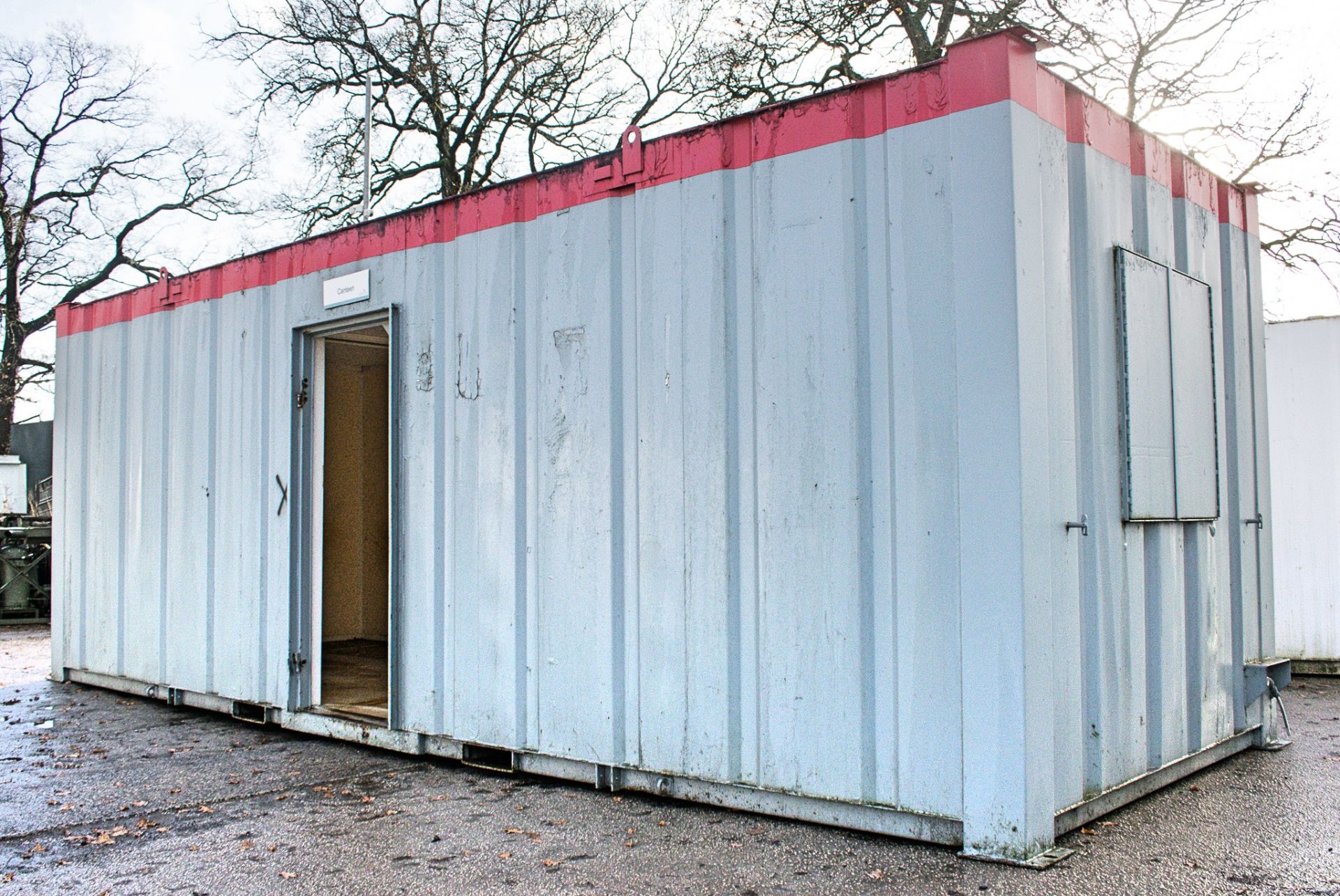 21 ft x 9 ft steel anti-vandal office site unit ** Door Missing ** 33356 - Image 2 of 8