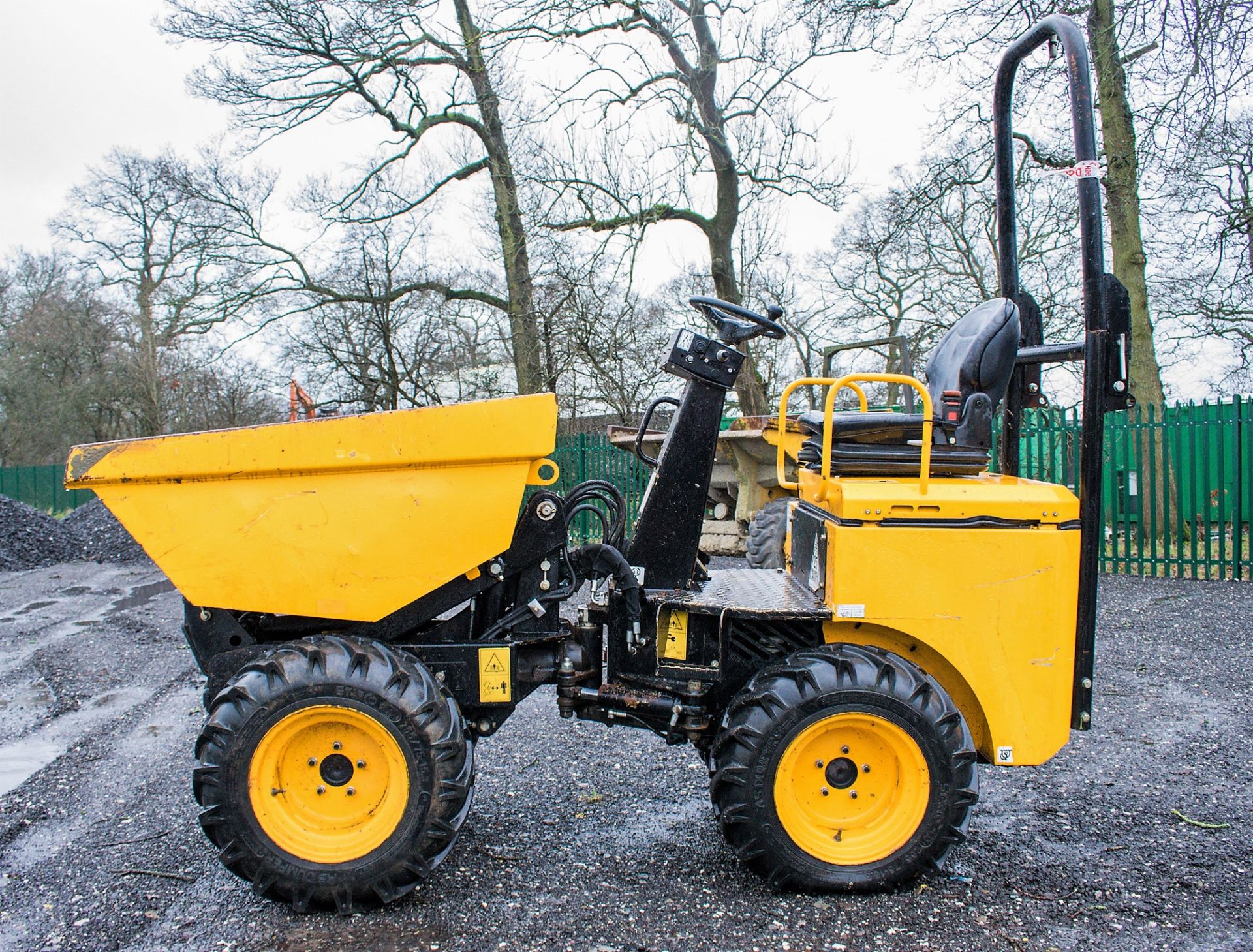 JCB 1THT 1 tonne high tip dumper  Year: 2016  S/N: JEGGR Recorded Hours: 595 - Image 6 of 17