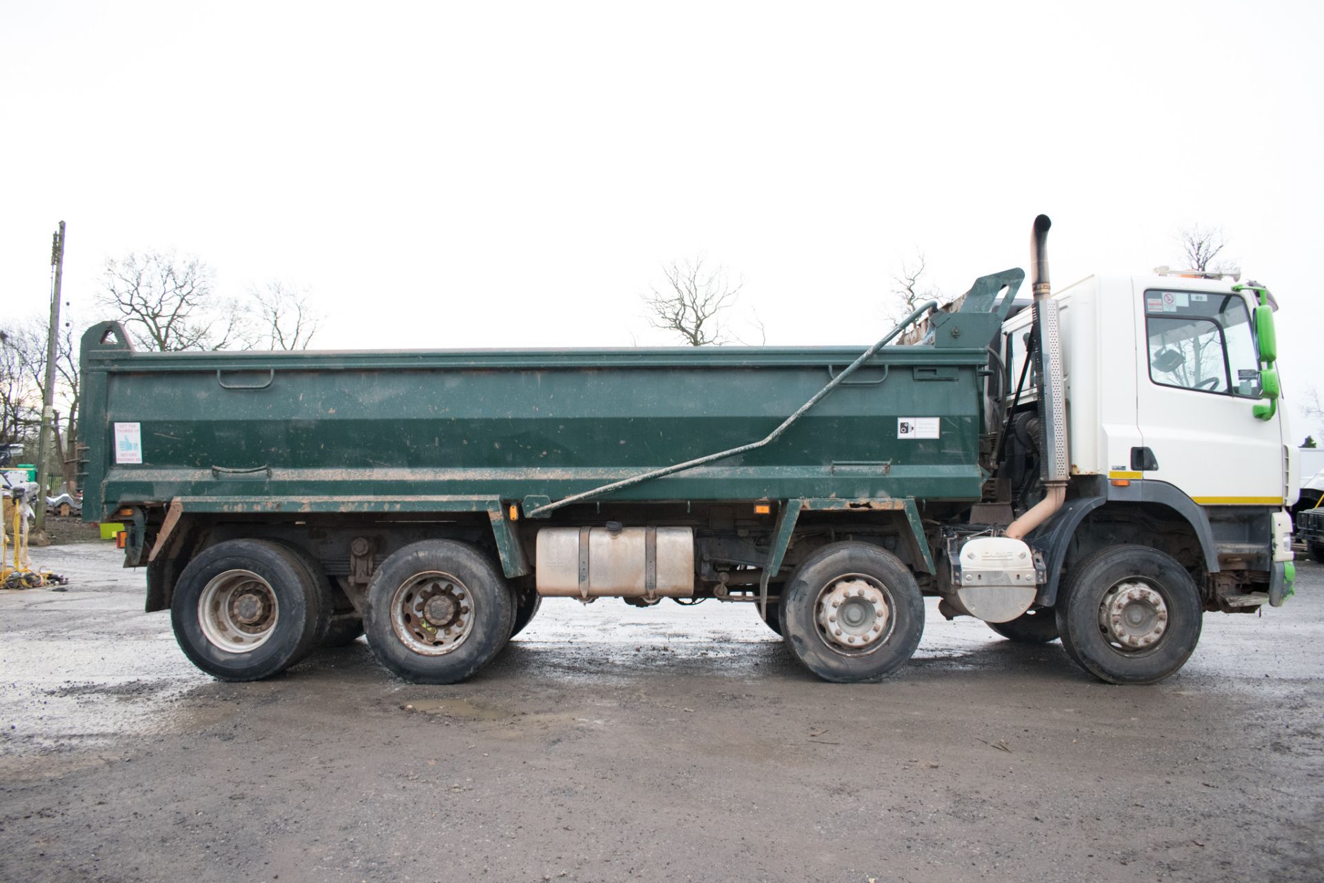 DAF CF 85.340 32 tonne 8 wheel tipper lorry Registration Number: AU58 NEF Date of Registration: 01/ - Image 6 of 12
