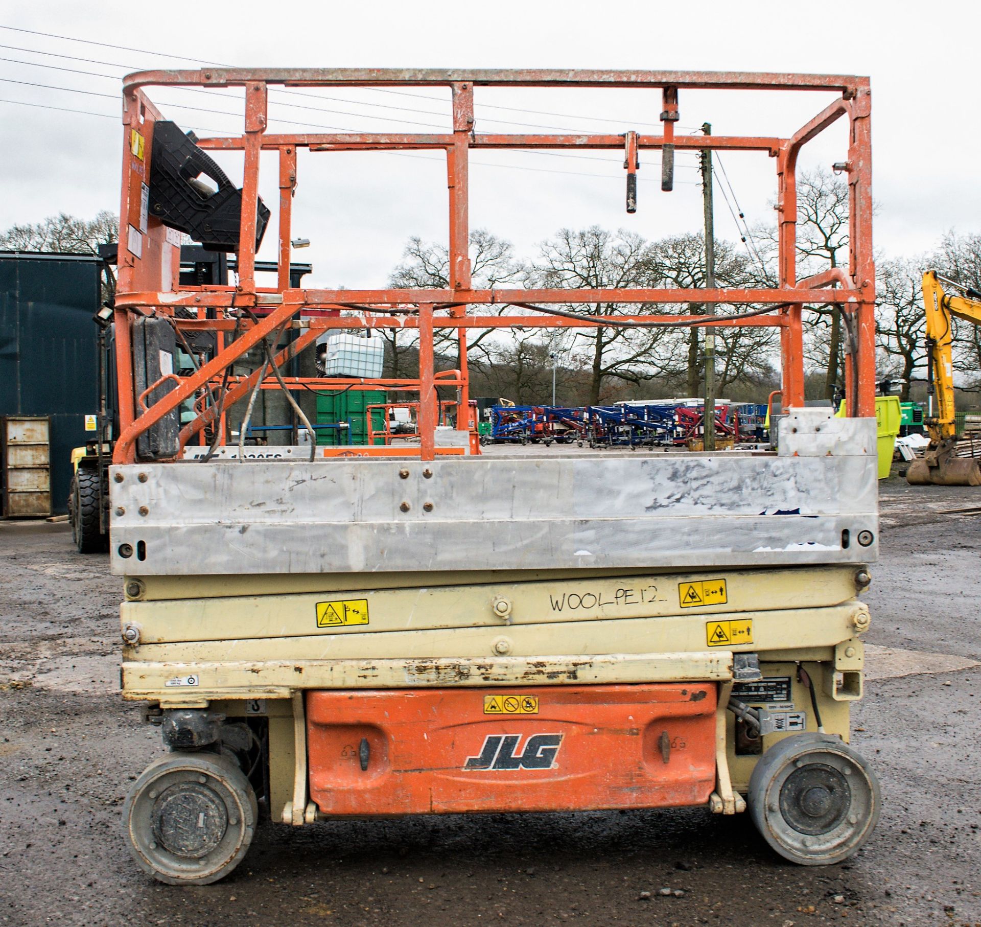 JLG 1930ES battery electric scissor lift Year: 2005 S/N: 5787 Recorded Hours: 355 WOOLPE12 - Image 5 of 8