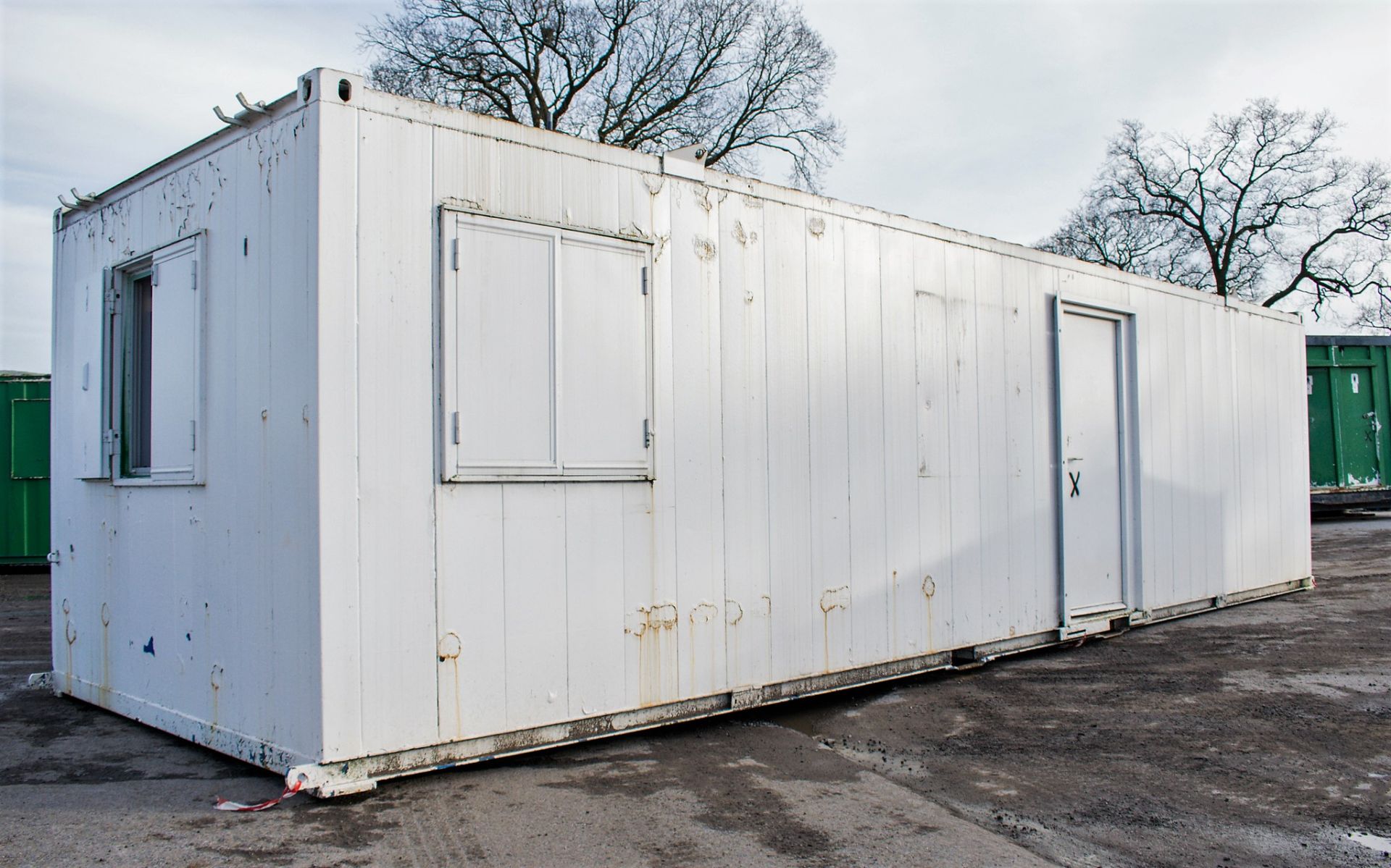 32 ft x 10 ft steel anti vandal ofiice site unit c/w keys BB34836 - Image 2 of 8