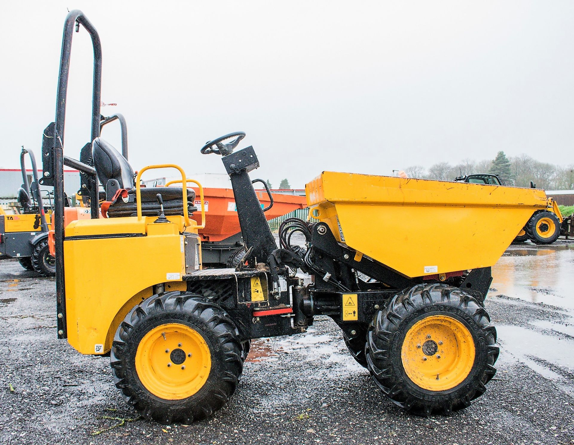 JCB 1THT 1 tonne high tip dumper  Year: 2016  S/N: JEGGR Recorded Hours: 595 - Image 7 of 17