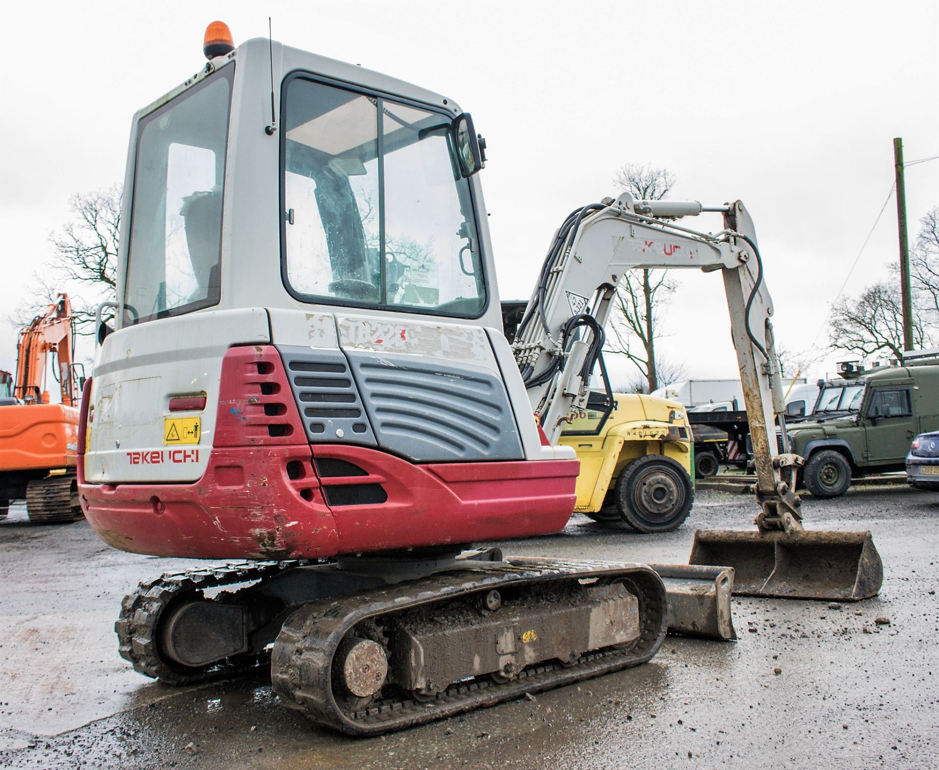 Takeuchi TB228 2.8 tonne rubber tracked excavator Year: 2014 S/N: 122803553 Recorded Hours: Not - Image 4 of 18