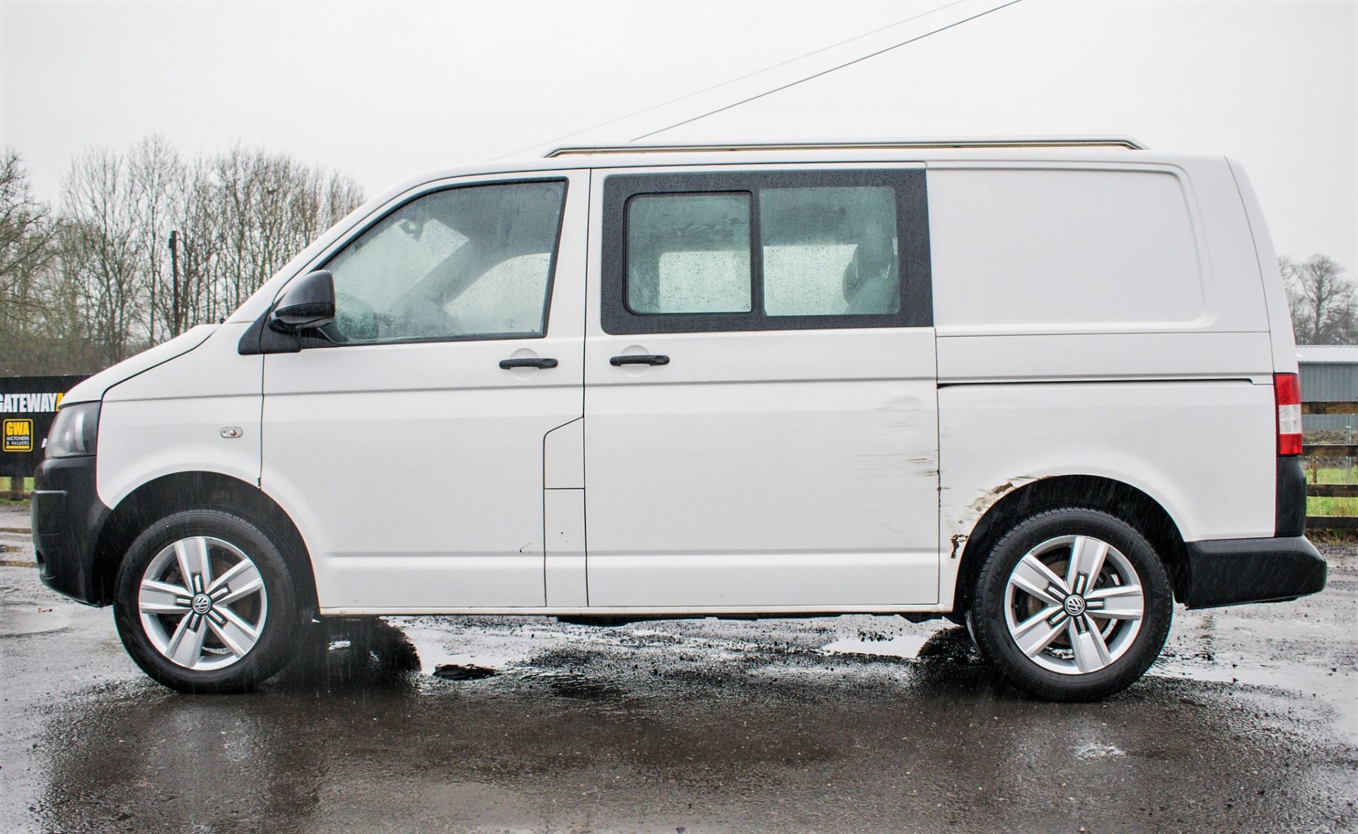 Volkswagen Transporter T30 Starline TDi 6 seat panel van Registration Number: DY63 OHL Date of - Image 7 of 20