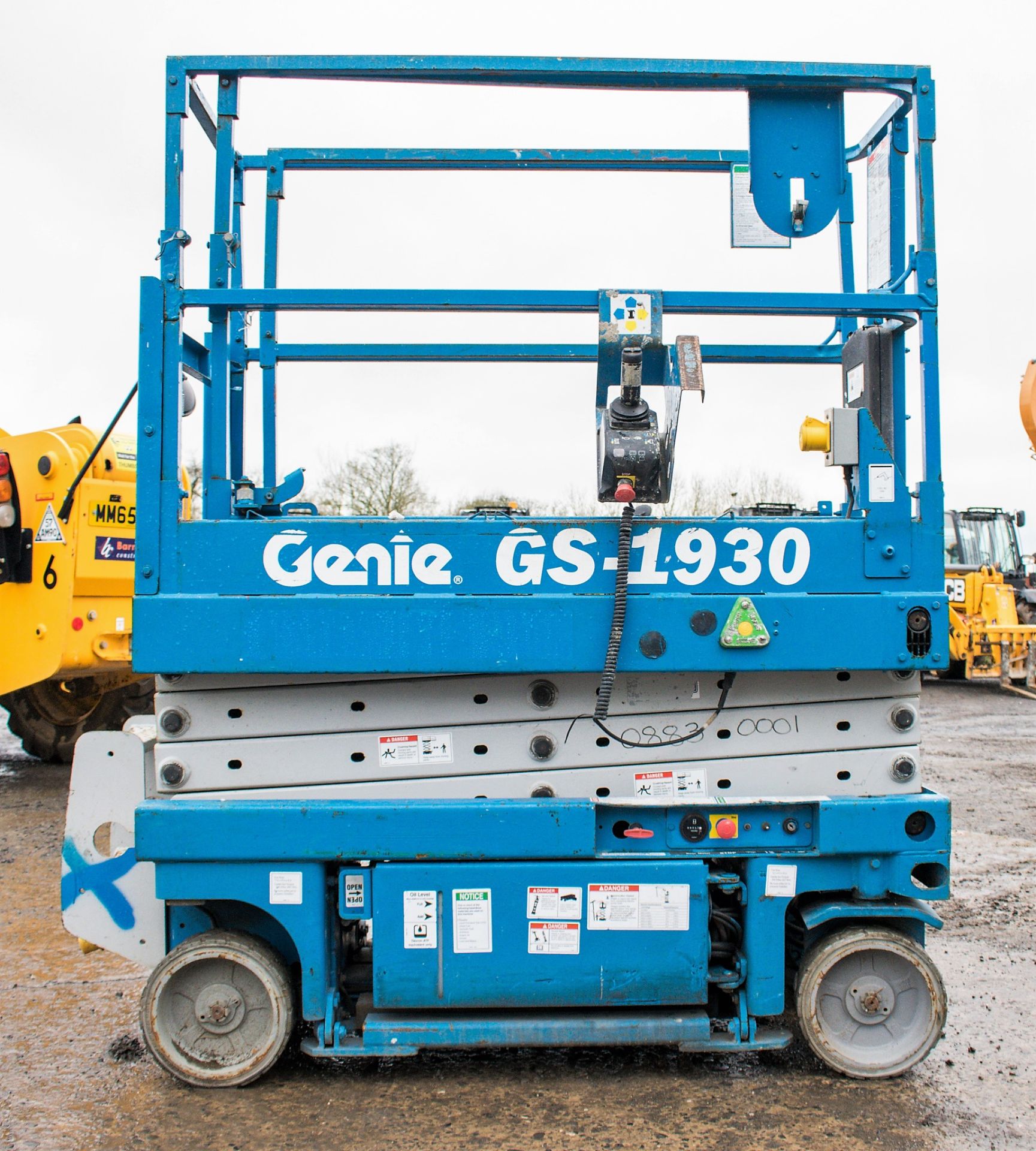 Genie GS1930 battery electric scissor lift Year: 2002 S/N: 53599 Recorded Hours: 347 0883-0001 - Image 6 of 9