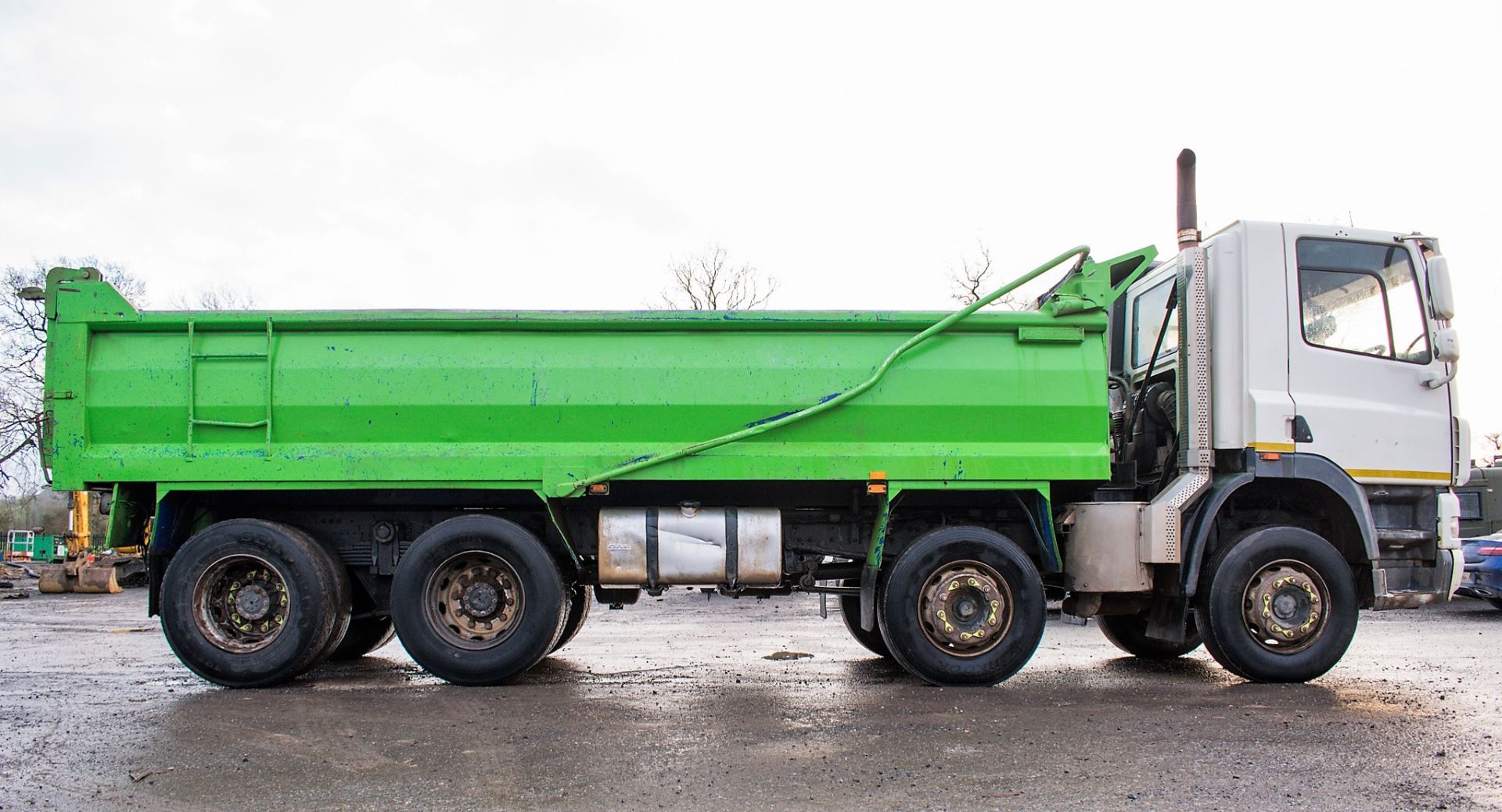 DAF CF 85.340 32 tonne 8 wheel tipper lorry Registration Number: T3 GXL Date of Registration: 17/ - Image 8 of 14