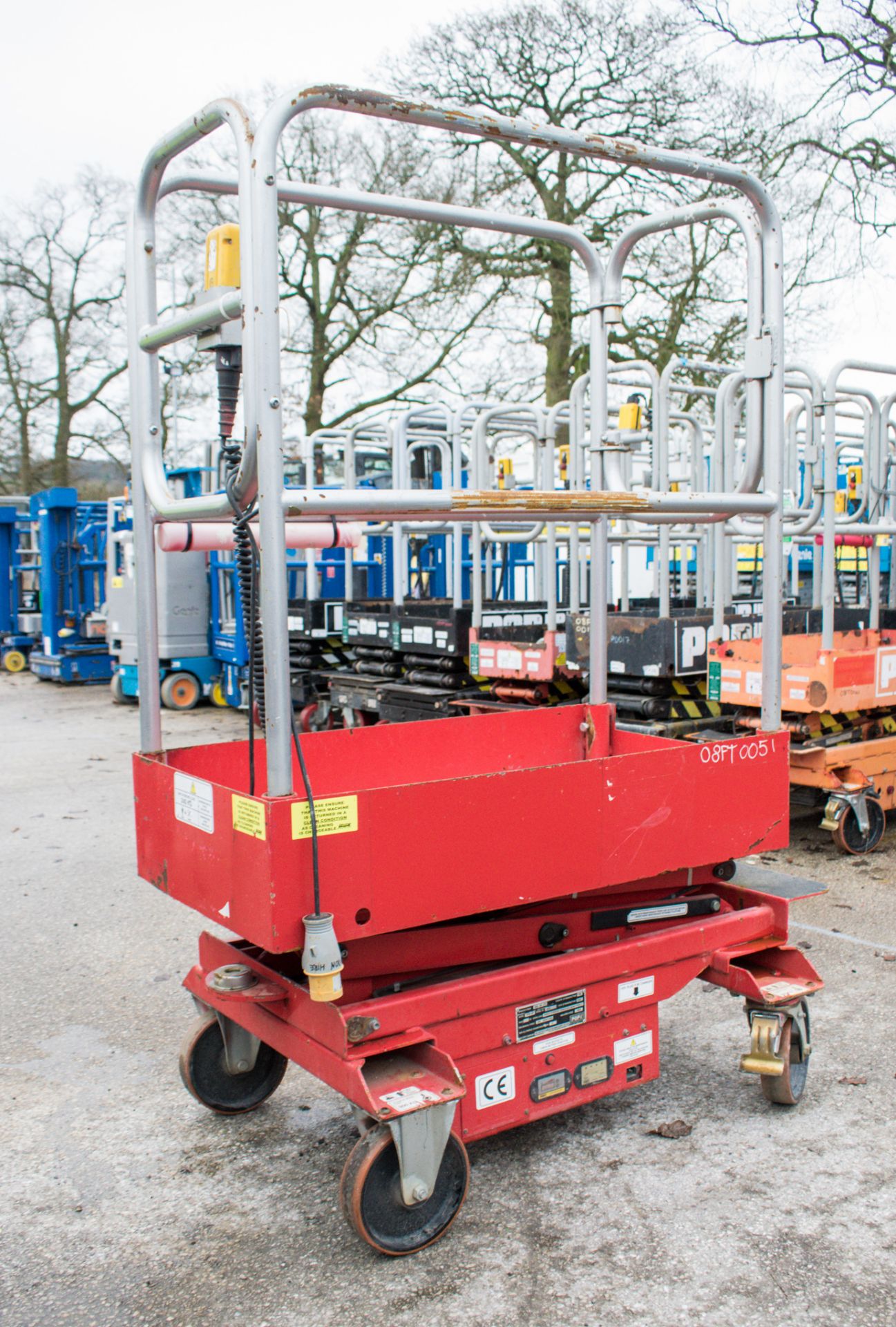 Pop-Up battery electric push along scissor lift 08FT0051 - Image 2 of 6