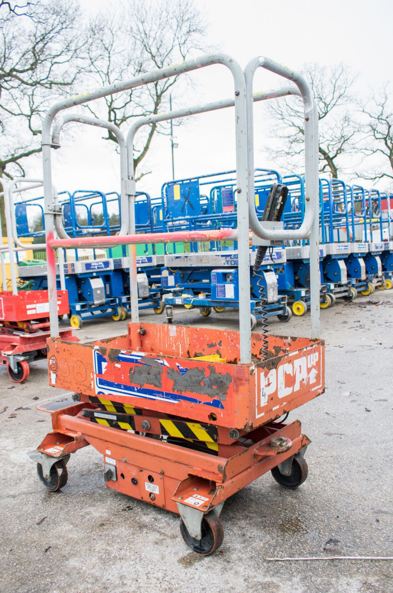 Pop-Up battery electric push along scissor lift 08FP0019