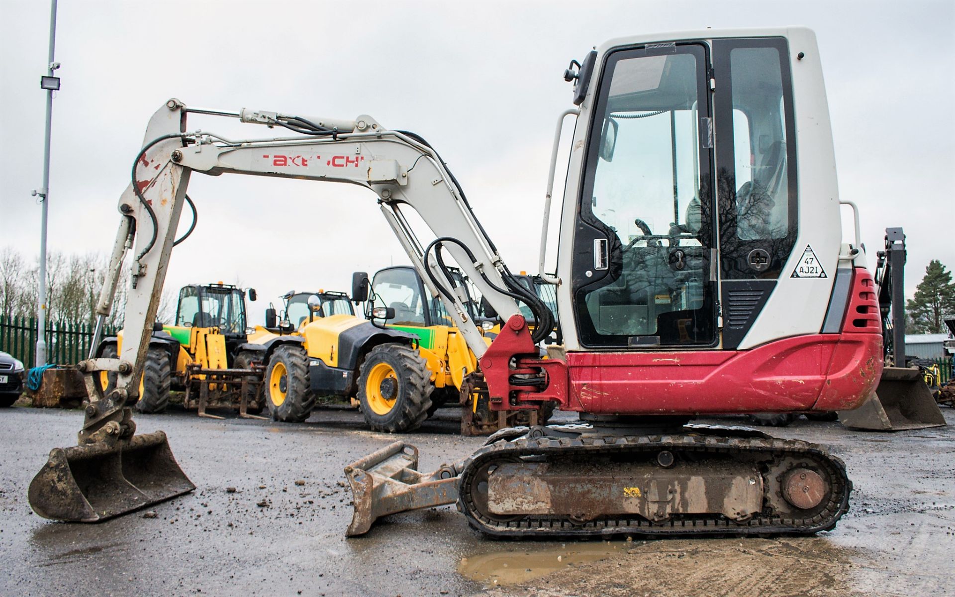 Takeuchi TB228 2.8 tonne rubber tracked excavator Year: 2014 S/N: 122803553 Recorded Hours: Not - Image 7 of 18