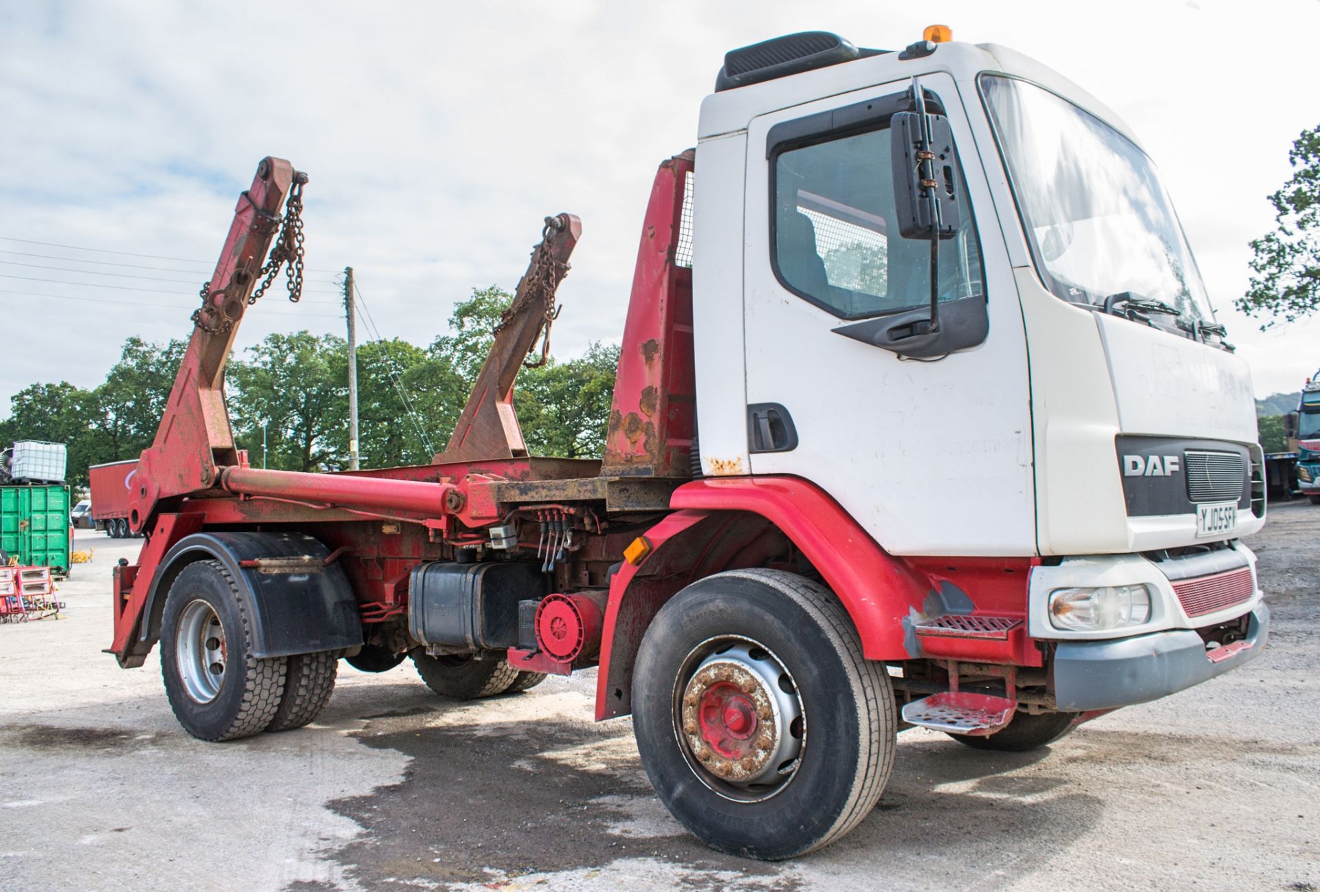 DAF LF55.220 18 tonne skip lorry Registration Number: YJ05 SFV Date of Registration: 01/05/2005 - Image 2 of 16