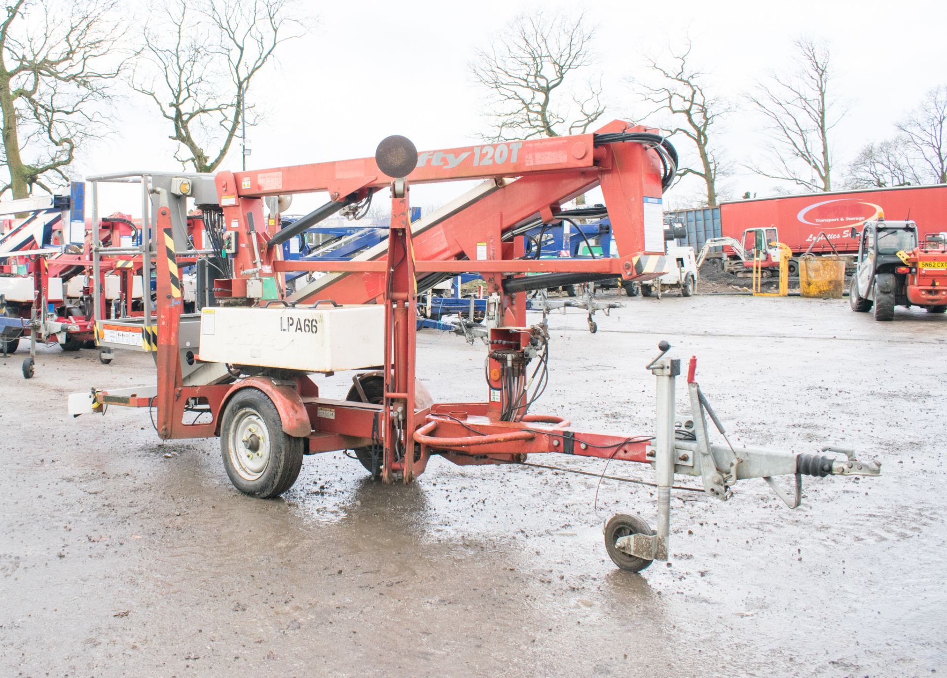 Nifty 120T battery electric fast tow articulated boom lift access platform Year: 2005 S/N: 04 - Image 4 of 8