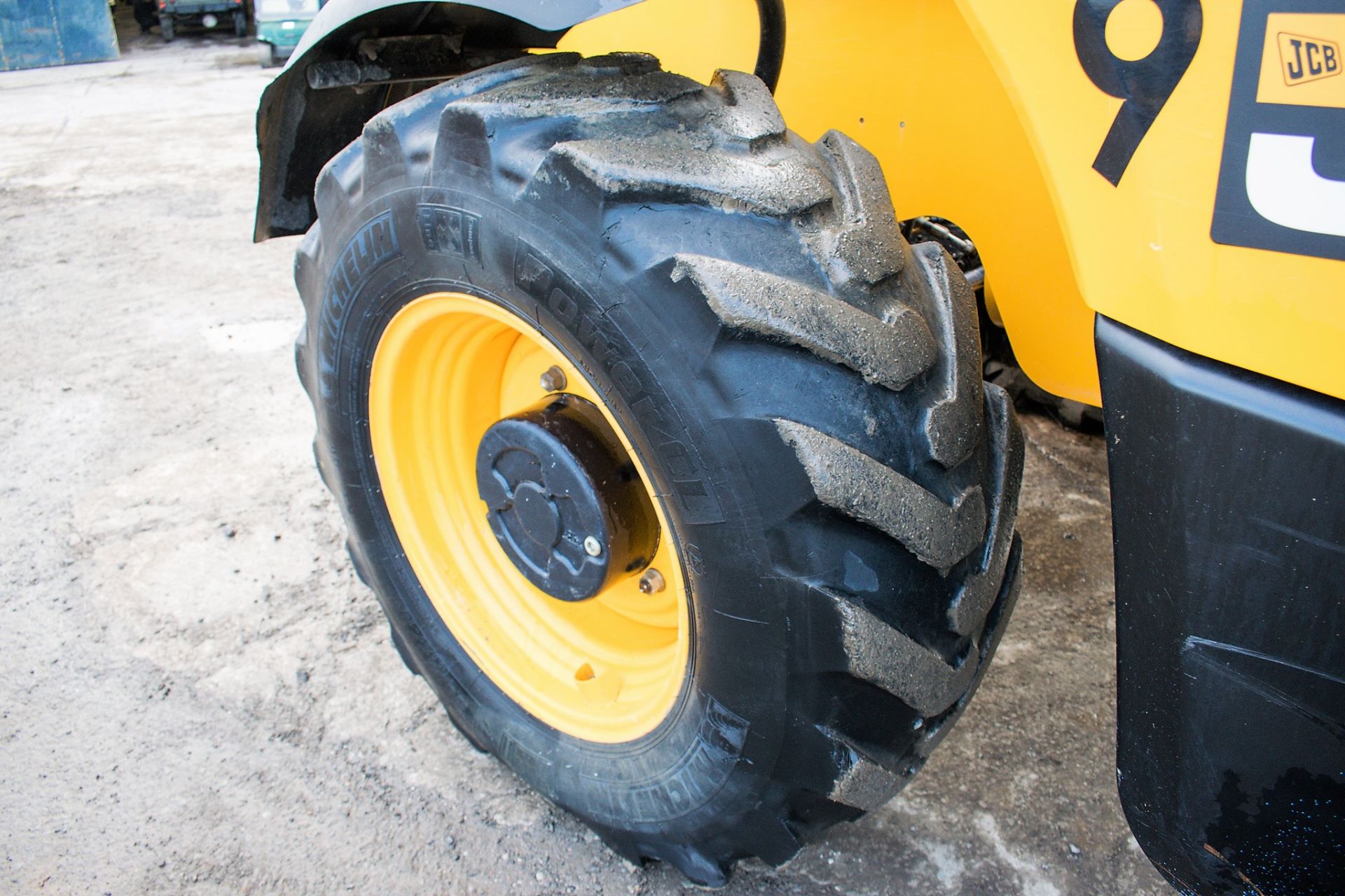 JCB 535-125 12.5 metre telescopic handler Year: 2015 S/N: 2350833 Recorded Hours: 2343 c/w sway - Image 14 of 20