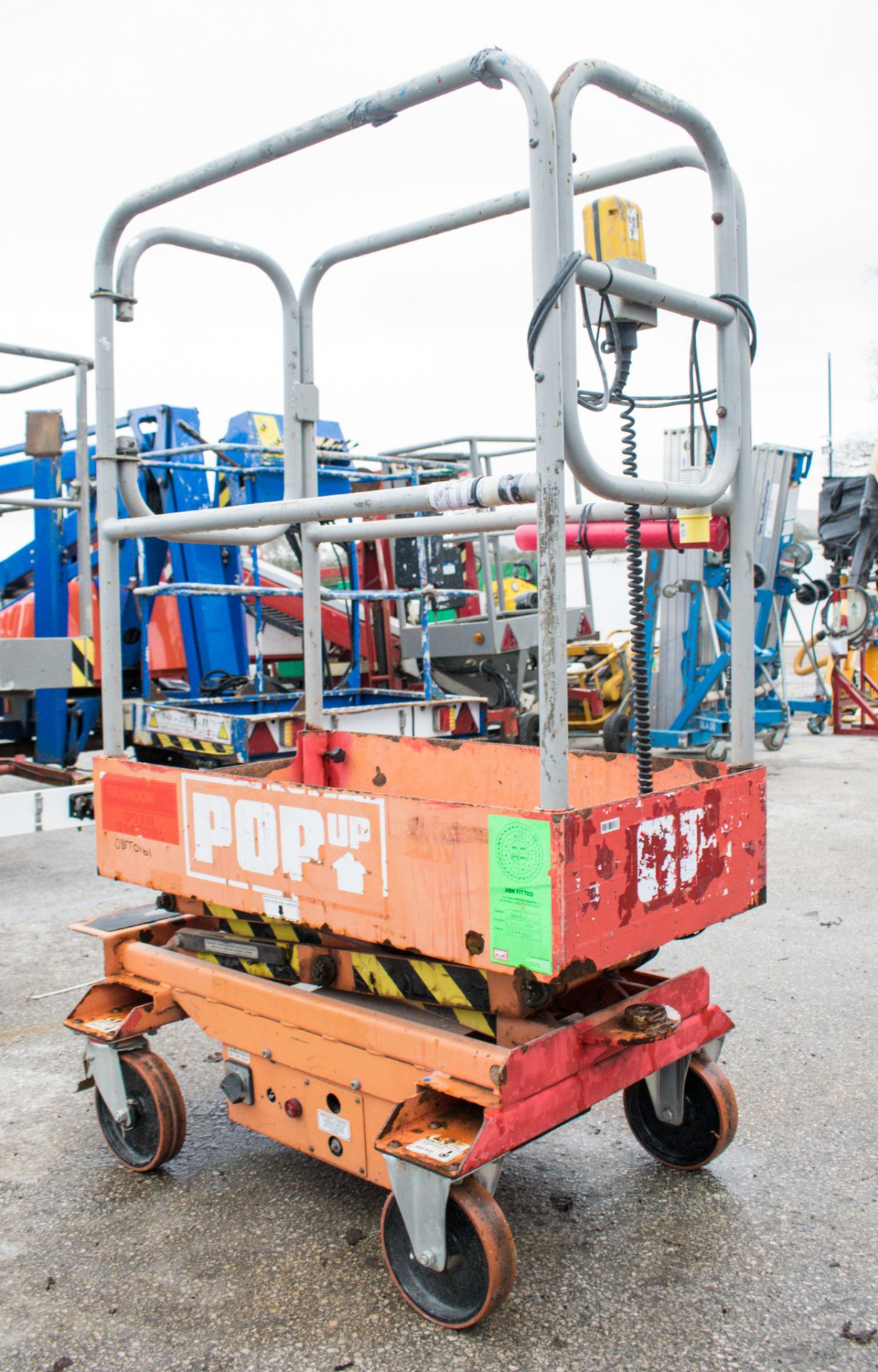 Pop-Up battery electric push along scissor lift 08FT0161 - Image 4 of 6