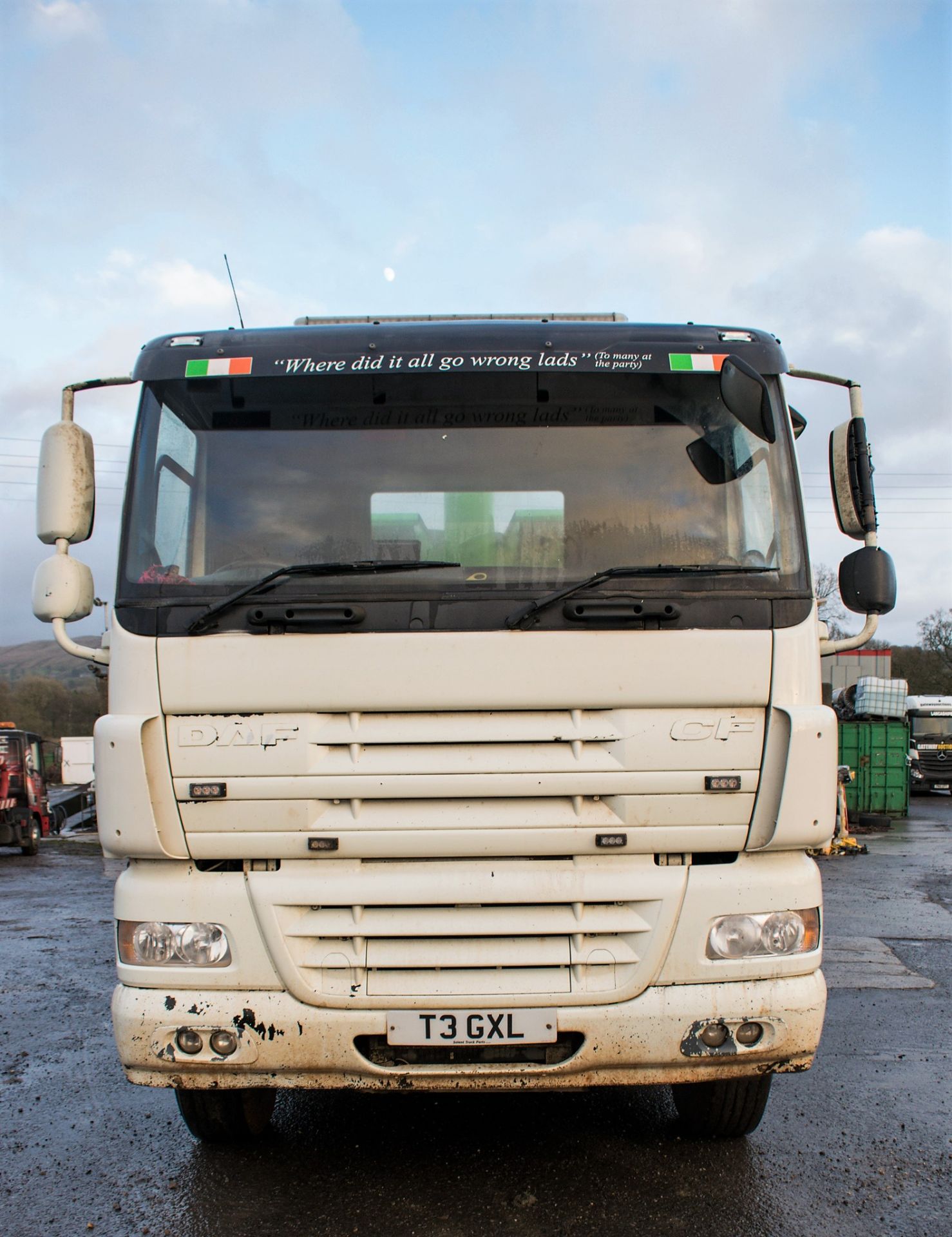 DAF CF 85.340 32 tonne 8 wheel tipper lorry Registration Number: T3 GXL Date of Registration: 17/ - Image 5 of 14