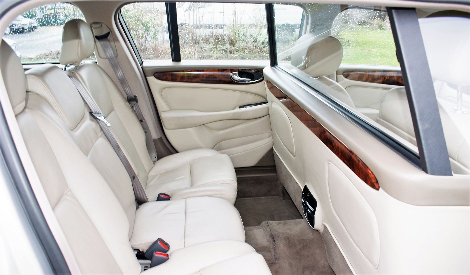 Jaguar XJ6 V6 automatic stretch Limousine Registration Number: BW54 YNM (Registration Number - Image 10 of 20