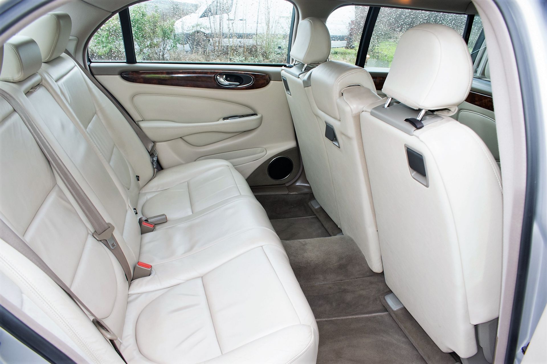 Jaguar XJ6 V6 automatic stretch Limousine Registration Number: BW54 YNM (Registration Number - Image 11 of 20