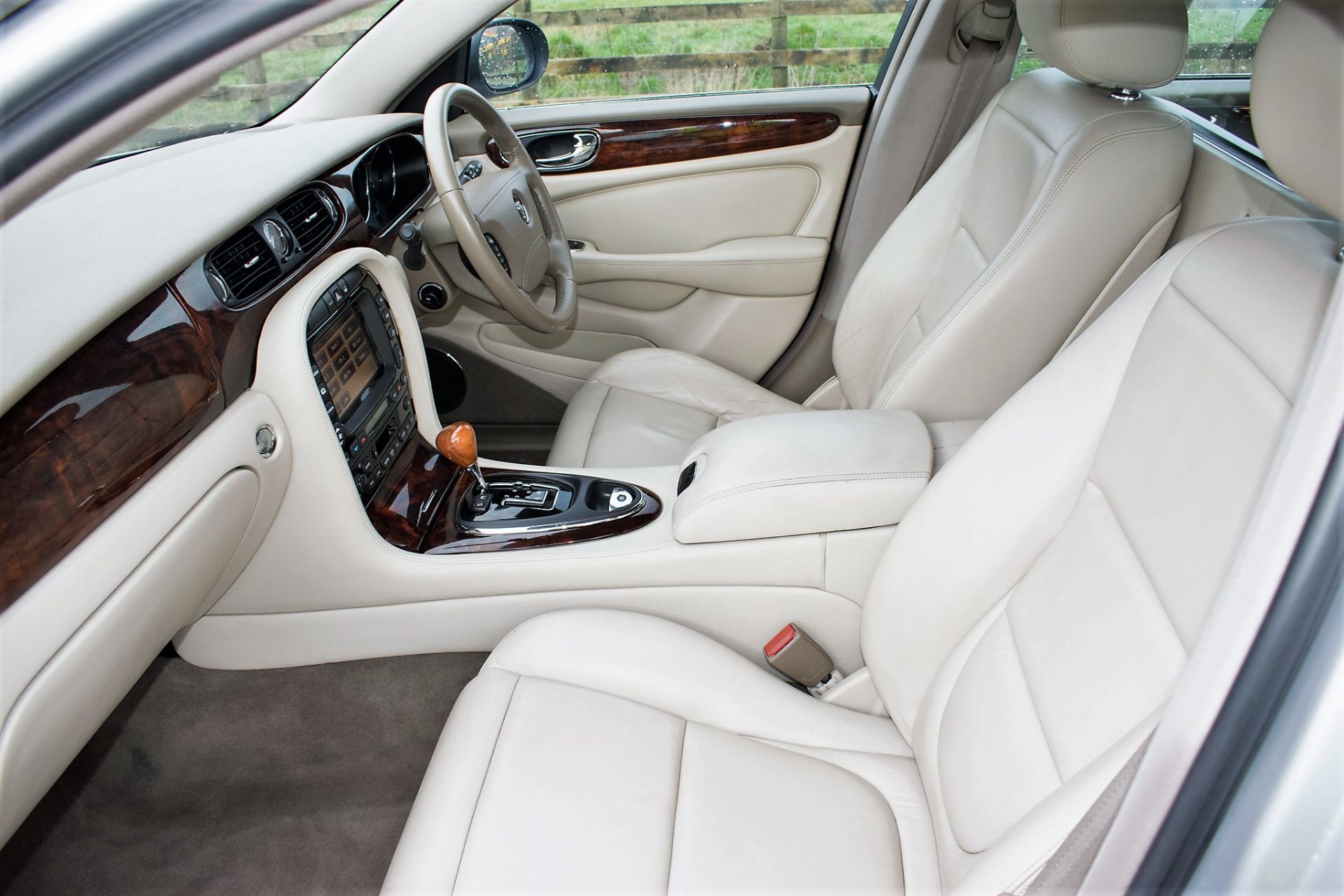 Jaguar XJ6 V6 automatic stretch Limousine Registration Number: BW54 YNK (Registration Number - Image 13 of 21