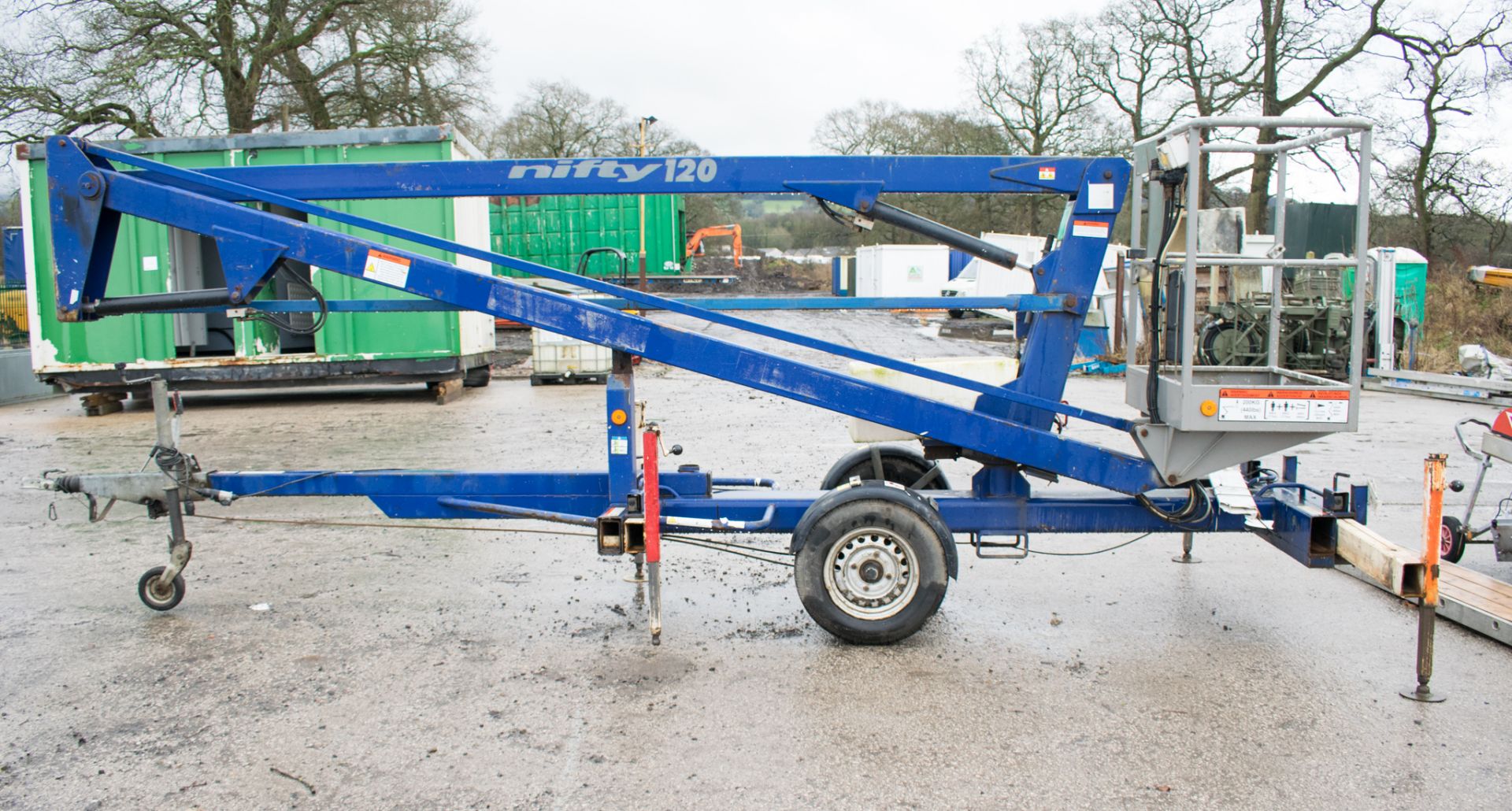 Nifty 120 ME fast tow articulated boom lift access platform Year: 2005 S/N: 0113266 - Image 6 of 9