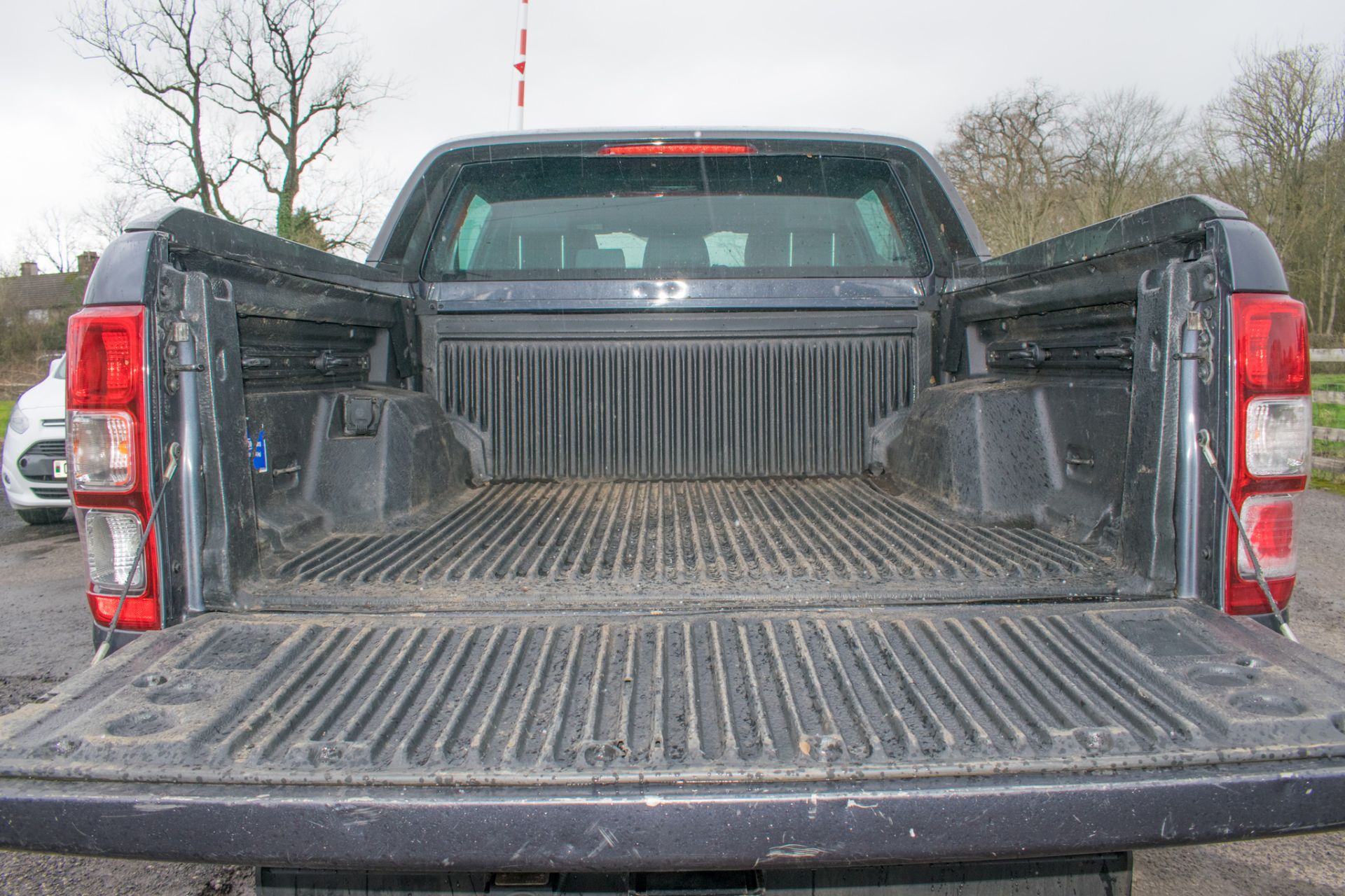 Ford Ranger Wildtrak 4 x 4 DCB TDCI automatic pick-up Registration number: LM18 LKE Date of - Image 23 of 24