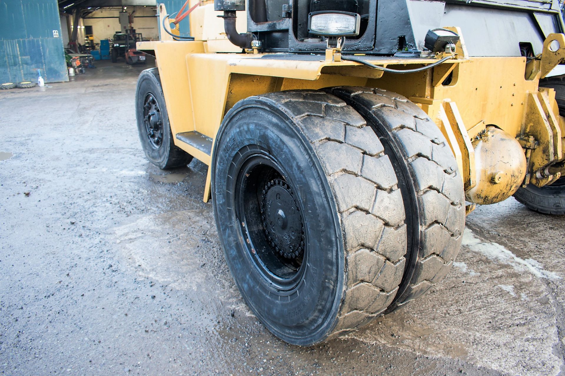 Caterpillar V330B diesel driven fork lift truck Year: 1991 S/N: 86Y01373 Recorded Hours:26,511 c/w - Image 11 of 25