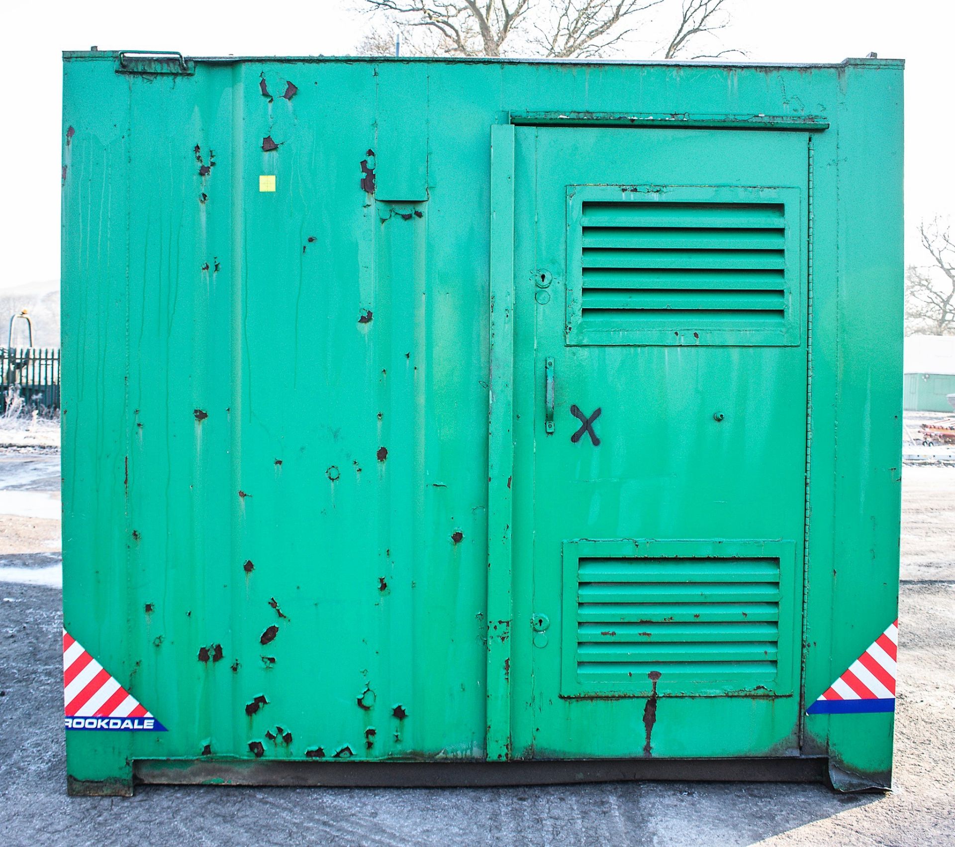 21 ft x 9 ft steel anti-vandal welfare site unit Comprising of: canteen area, toilet & generator - Image 6 of 11
