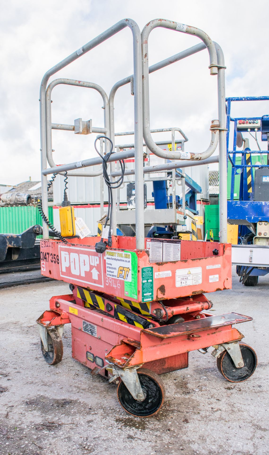 Pop-up battery electric push along scissor lift access platform Year: 2008 0147359 HYP001 - Image 2 of 7