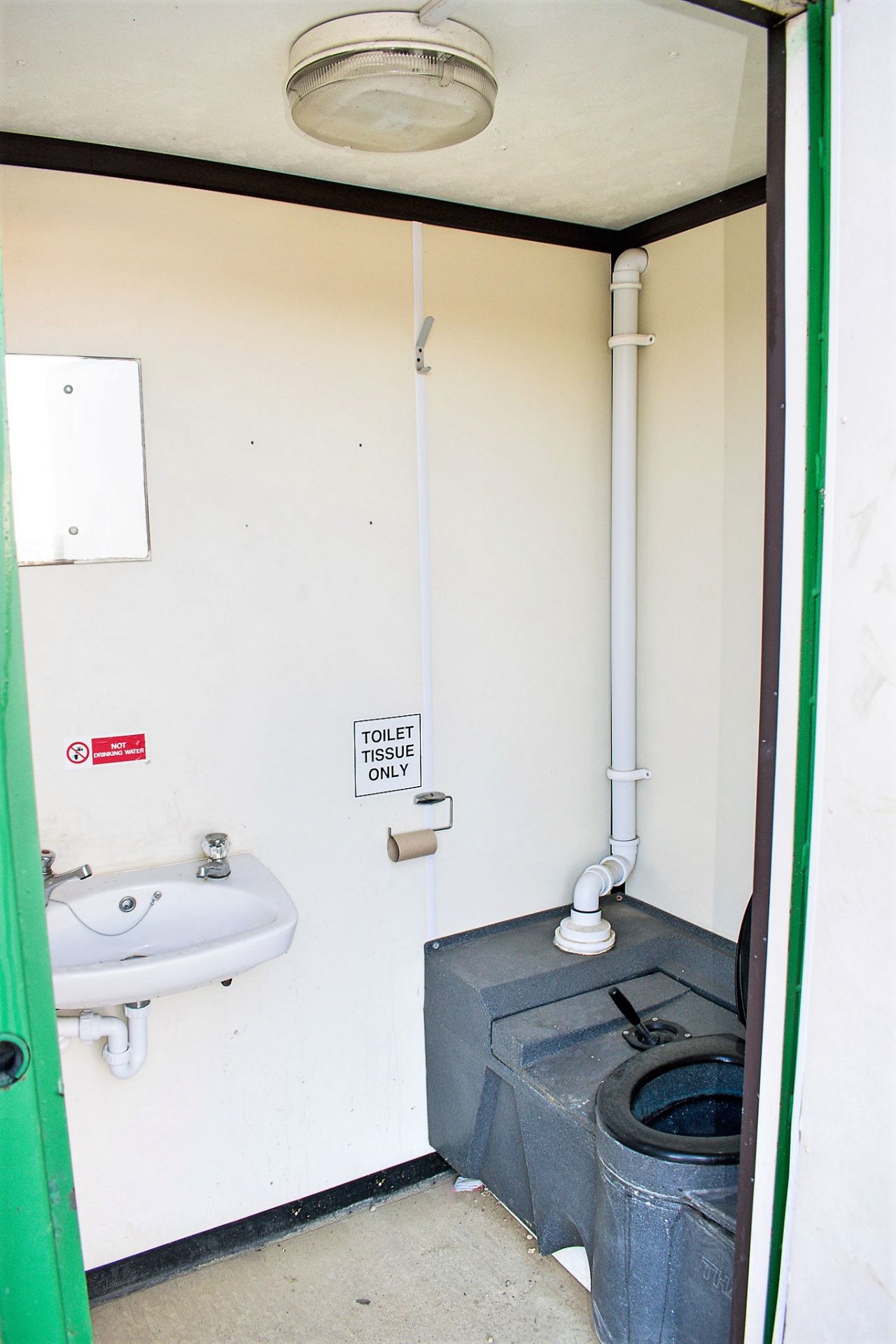 21 ft x 9 ft steel anti-vandal welfare site unit Comprising of: canteen area, toilet & generator - Image 9 of 11
