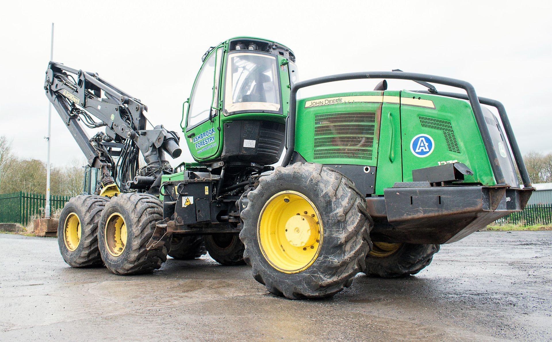 John Deere 1270 E 6 wheel harvester Year: 2009 S/N: WJ1270E001649 Recorded Hours: 17,008 c/w CH710- - Image 3 of 22