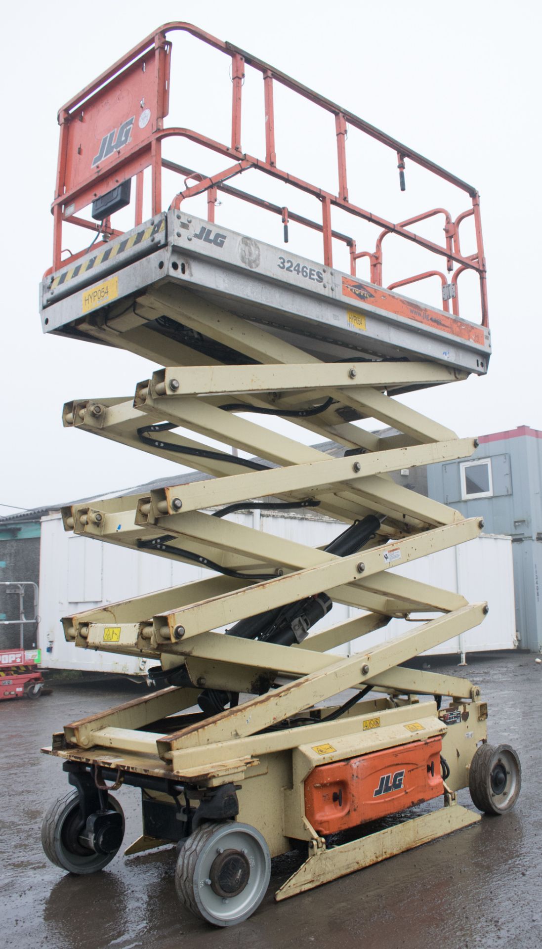 JLG 3246ES battery electric 12 metre driven sissor lift access platform Year: 2006 S/N: 1200006196 - Image 7 of 9