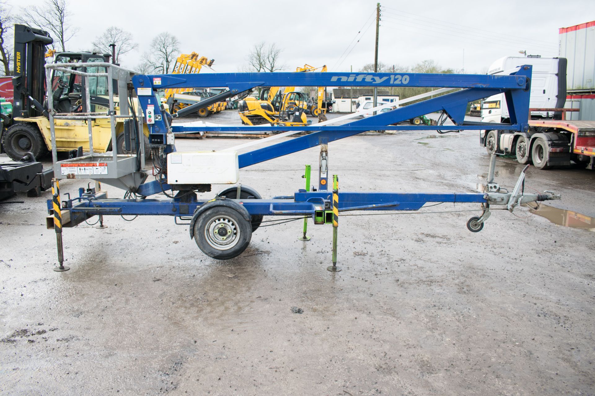 Nifty 120 ME fast tow articulated boom lift access platform Year: 2006 S/N: 015149 08660045 - Image 5 of 9