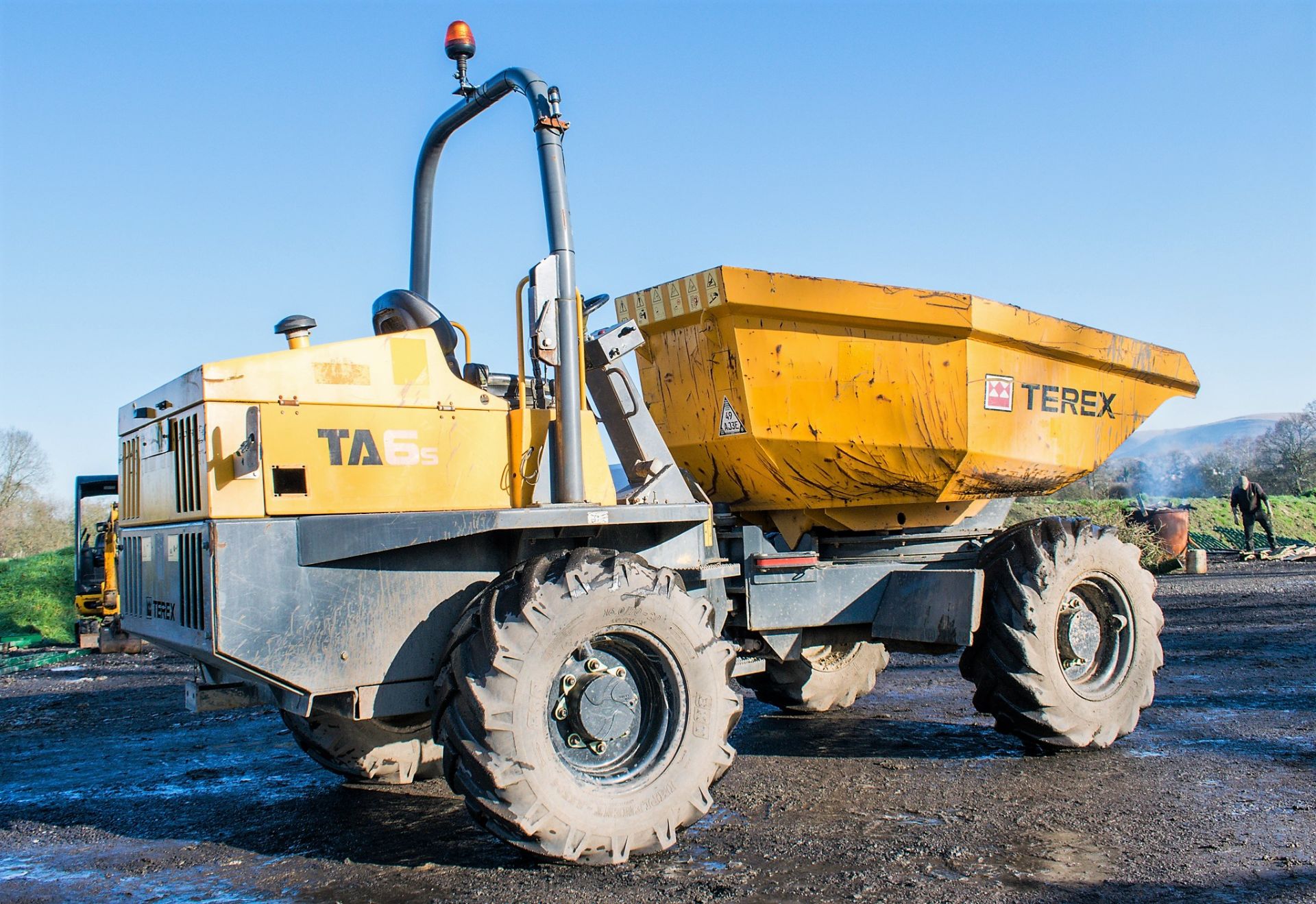 Benford Terex TA6 6 tonne swivel skip dumper Year: 2014 S/N: E3PJ5292 Recorded hours: 2019 - Image 4 of 19