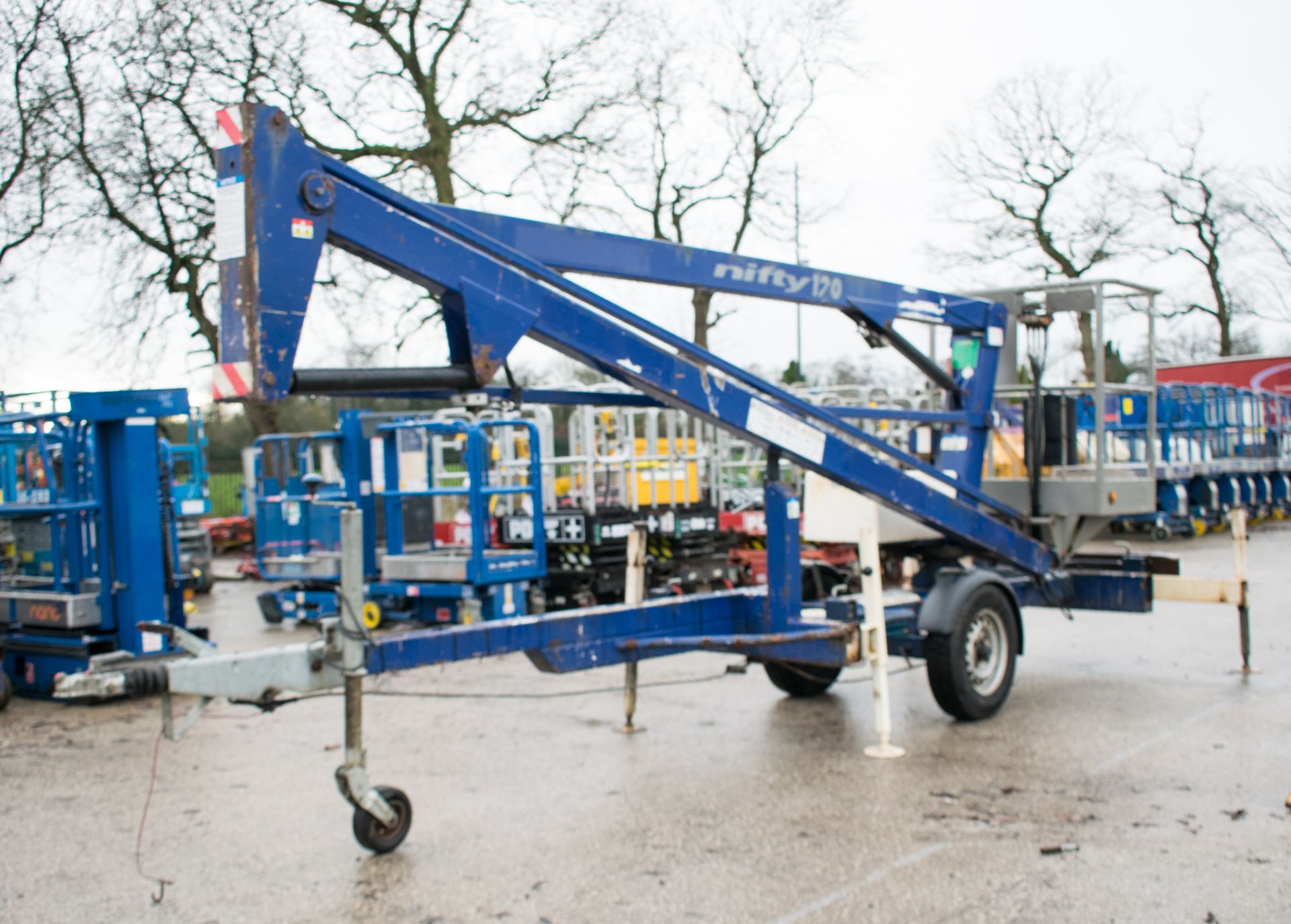 Nifty 120 ME fast tow articulated boom lift access platform Year: 2002 S/N: 0110114 08660029