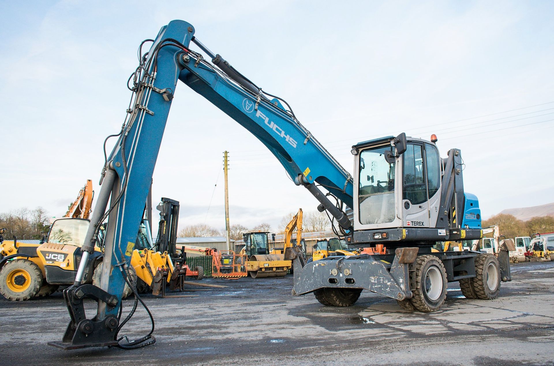 Terex Fuchs MHL 350 wheeled materials handler Year: 2015 S/N: 250310/4017 Recorded Hours: 4118