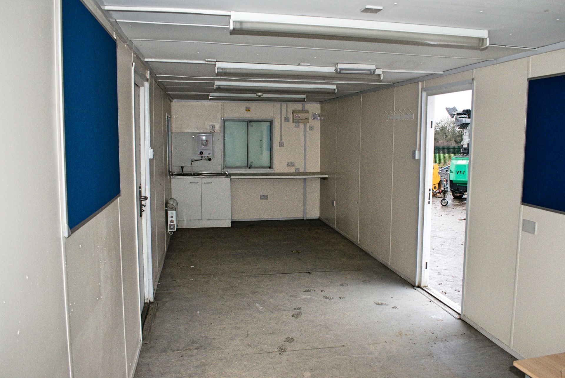 32 ft x 10 ft steel anti-vandal jack leg office site unit c/w: keys BBA 1395 - Image 7 of 8