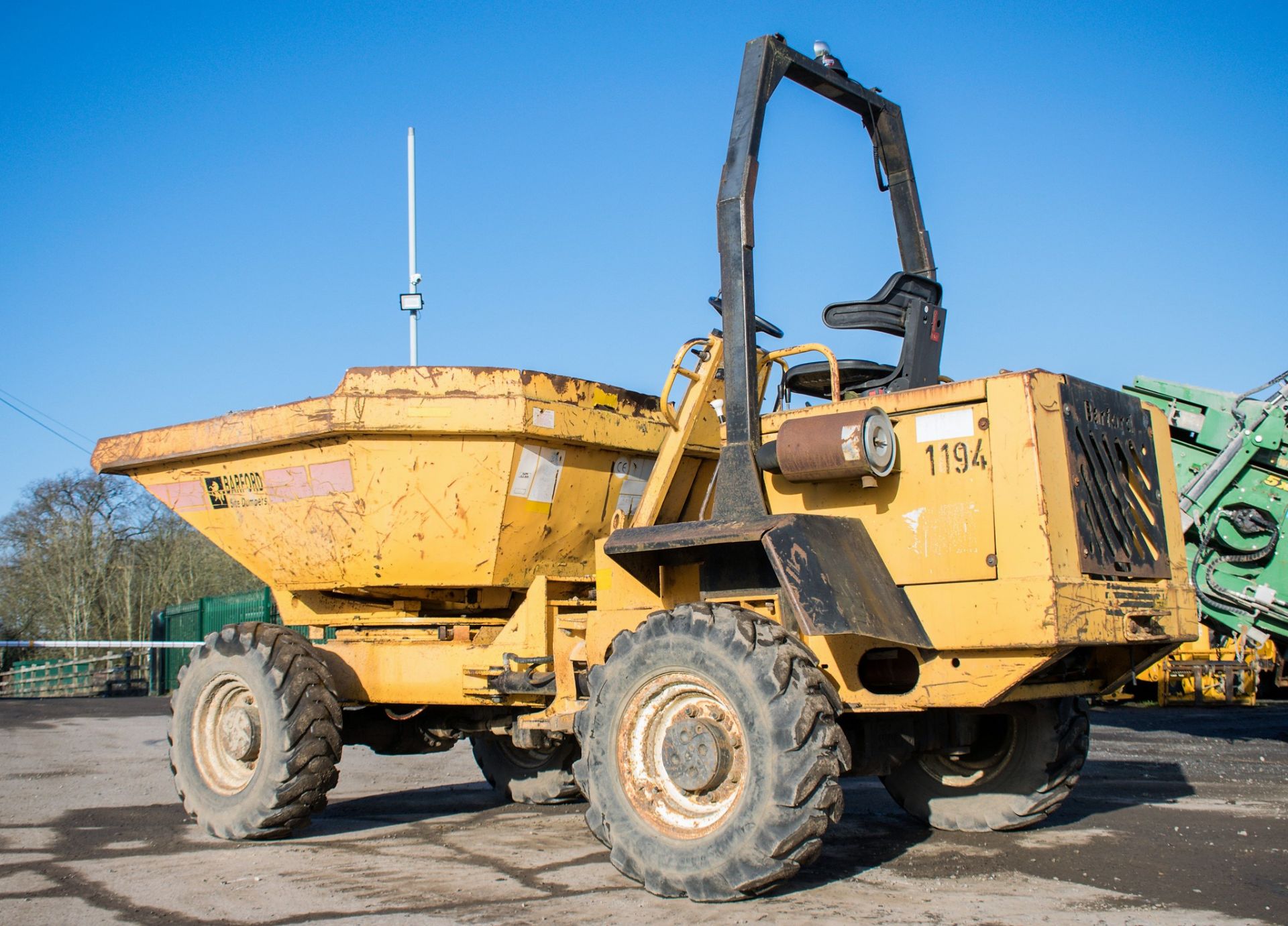 Barford SXR5000 5 tonne swivel skip dumper Year: 2001 S/N: SCMDO104 Recorded Hours: Not displayed ( - Image 3 of 17