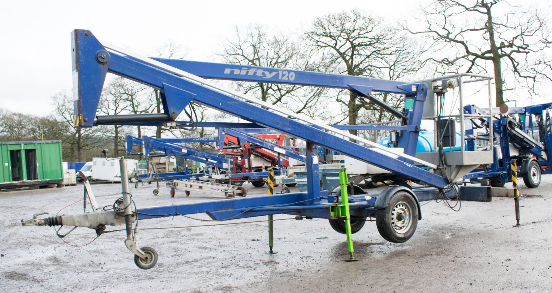 Nifty 120 ME fast tow articulated boom lift access platform Year: 2006 S/N: 015149 08660045 - Image 2 of 9