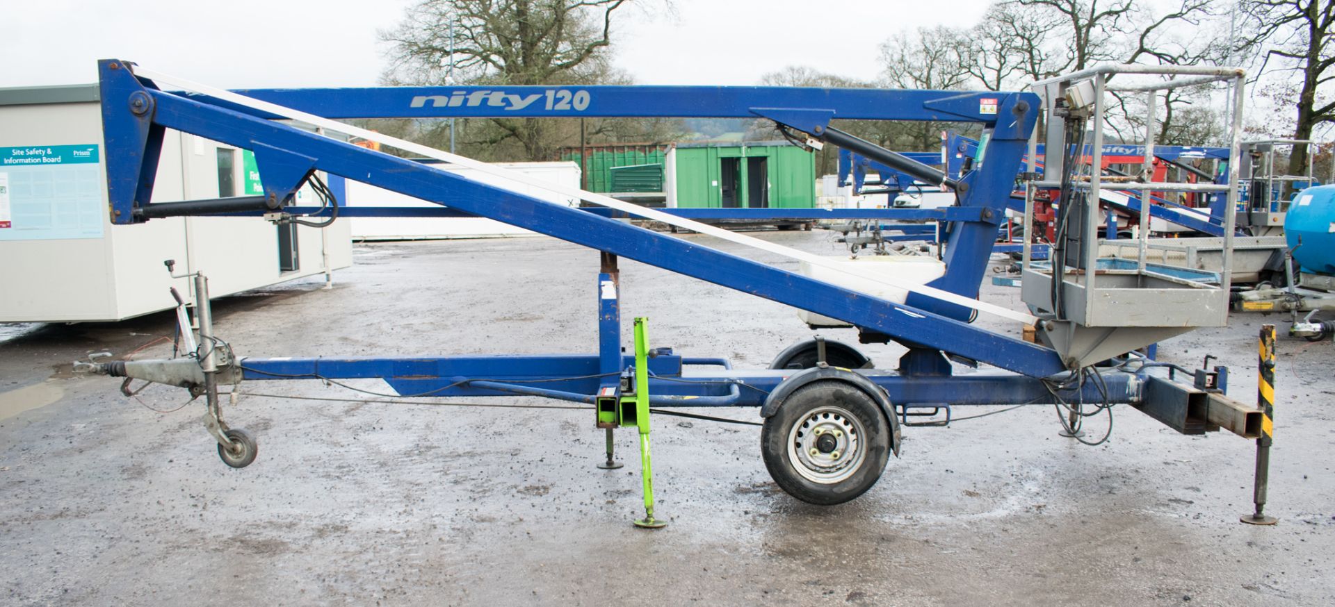 Nifty 120 ME fast tow articulated boom lift access platform Year: 2006 S/N: 015149 08660045 - Image 6 of 9