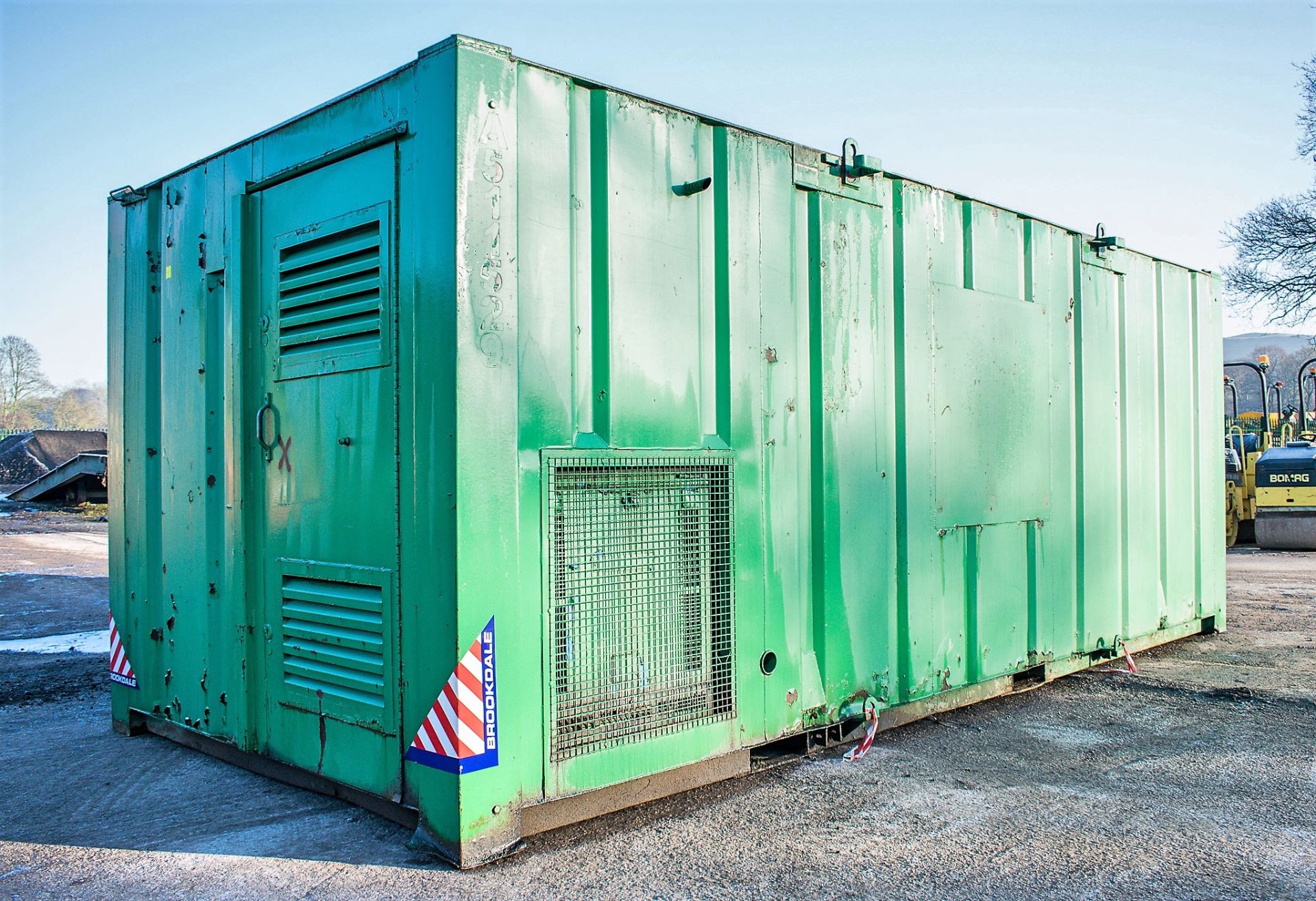 21 ft x 9 ft steel anti-vandal welfare site unit Comprising of: canteen area, toilet & generator - Image 3 of 11