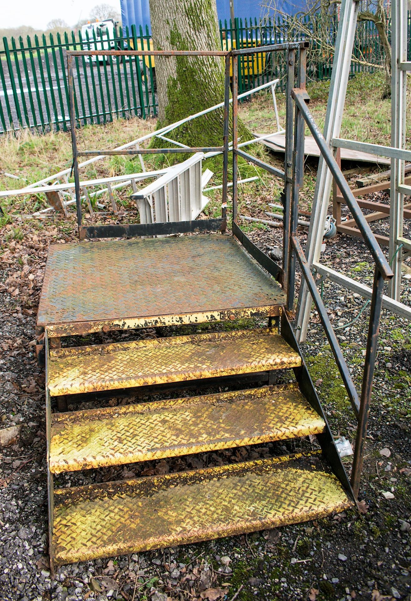 Steel steps & landing