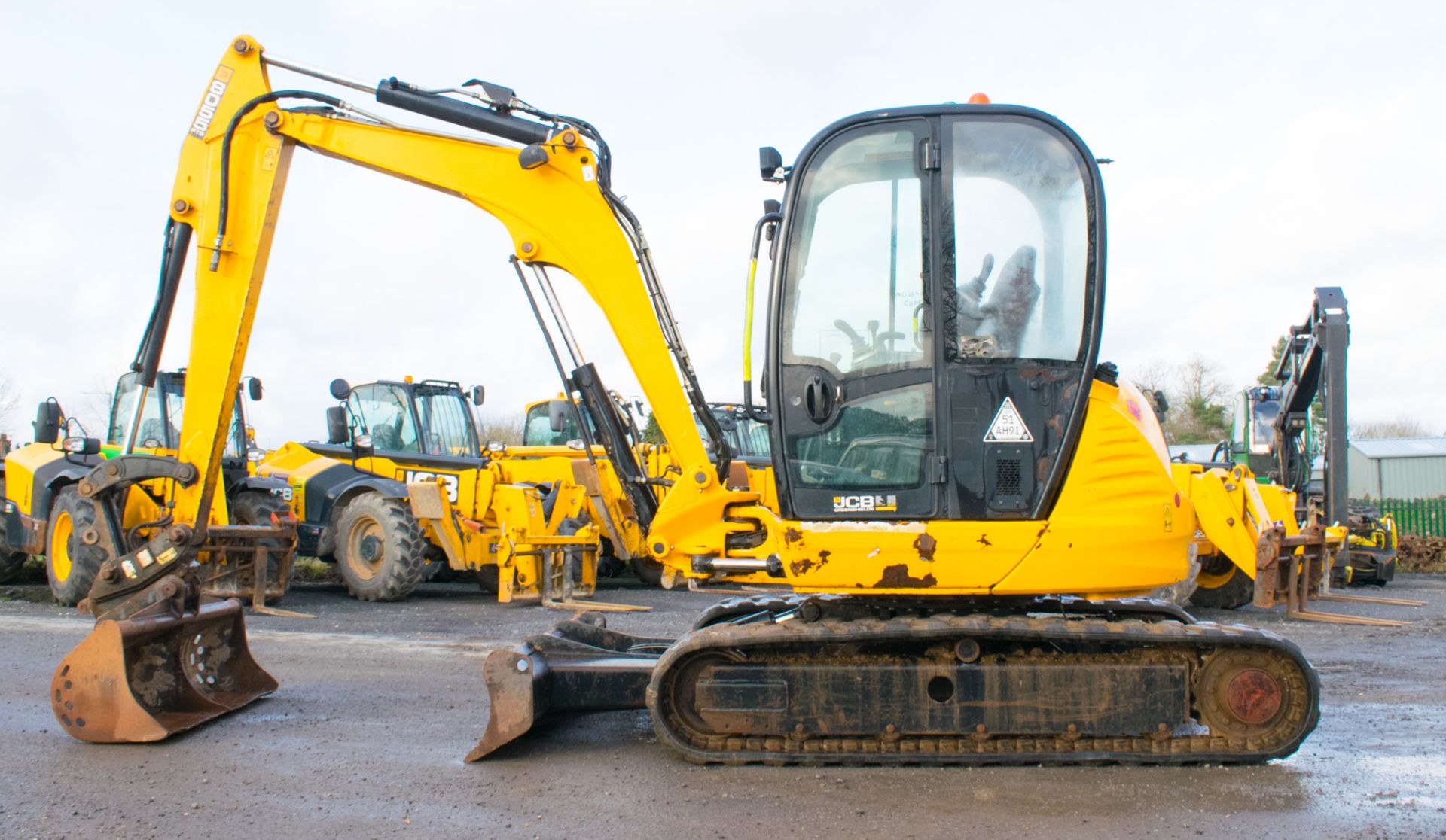 JCB 8055 RTS 5.5 tonne rubber tracked excavator Year: 2013 S/N: 2060501 Recorded Hours: 2294 - Image 7 of 18