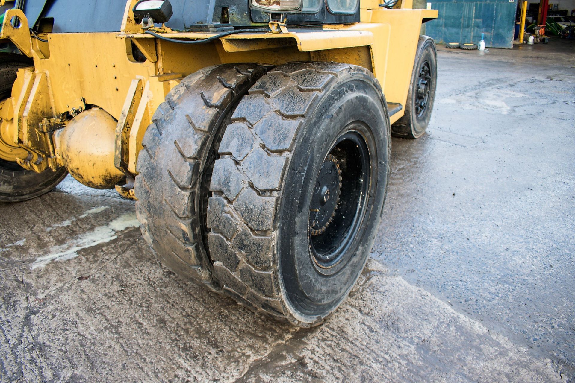 Caterpillar V330B diesel driven fork lift truck Year: 1991 S/N: 86Y01373 Recorded Hours:26,511 c/w - Image 12 of 25