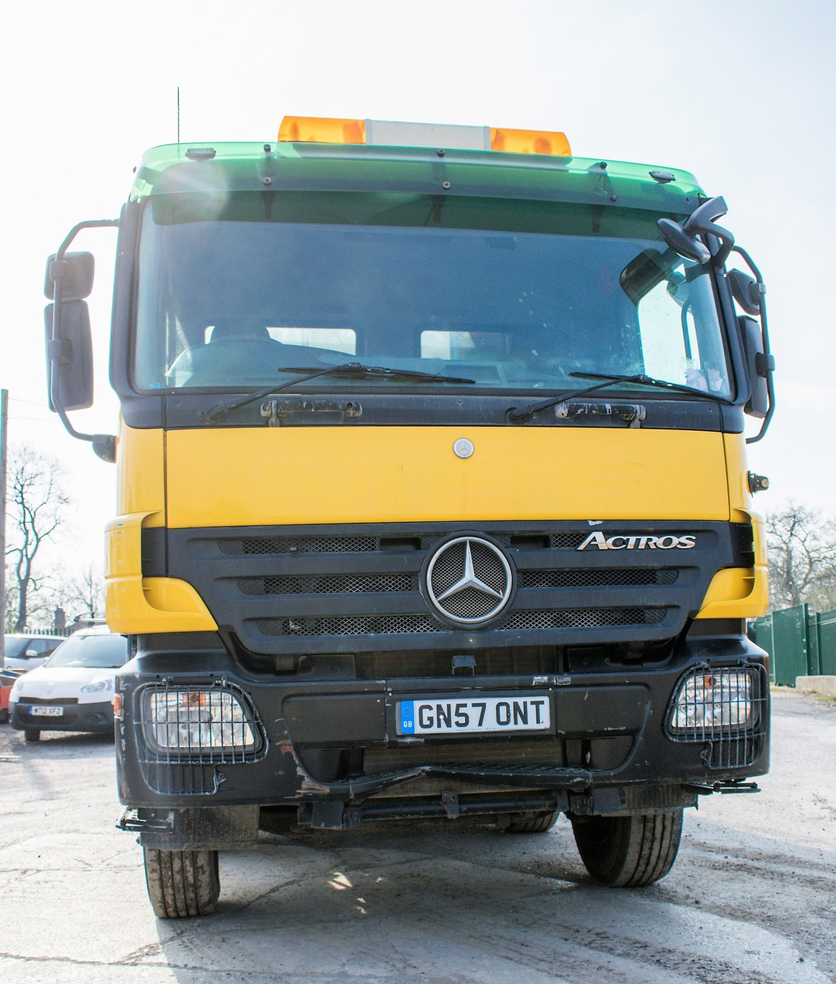 Mercedes Benz Actross manual 32 tonne 8 wheel volumetric mixer wagon Registration Number: GN57 ONT - Image 5 of 13