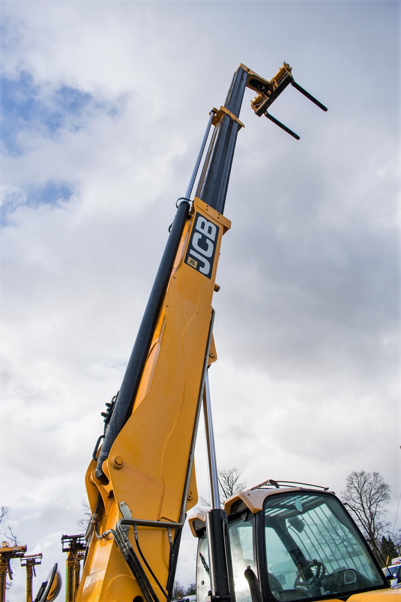 JCB 535-125 Hi-Viz 12.5 metre telescopic handler Year: 2012 S/N: 1534639 Recorded Hours: 5647 c/w - Image 16 of 21