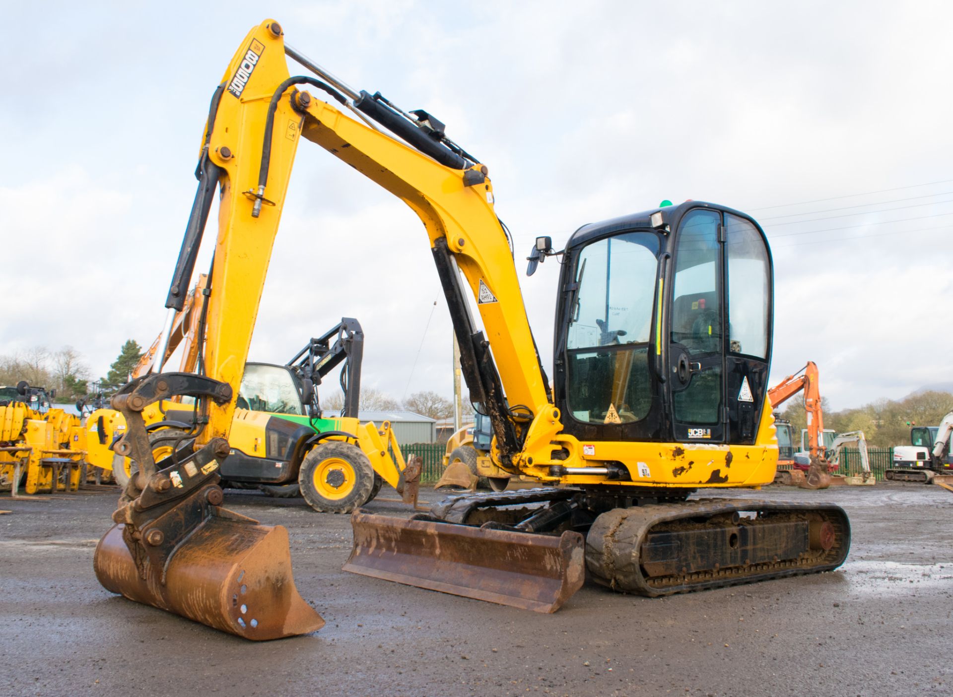 JCB 8055 RTS 5.5 tonne rubber tracked excavator Year: 2013 S/N: 2060501 Recorded Hours: 2294