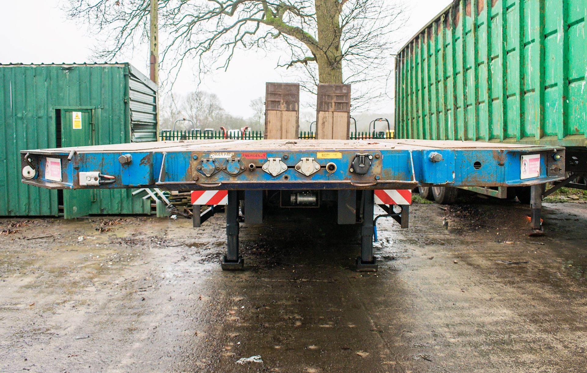King 13.6 metre step frame tri-axle low loader trailer Year: 2007 Identification Number: C255860 S/ - Image 5 of 16